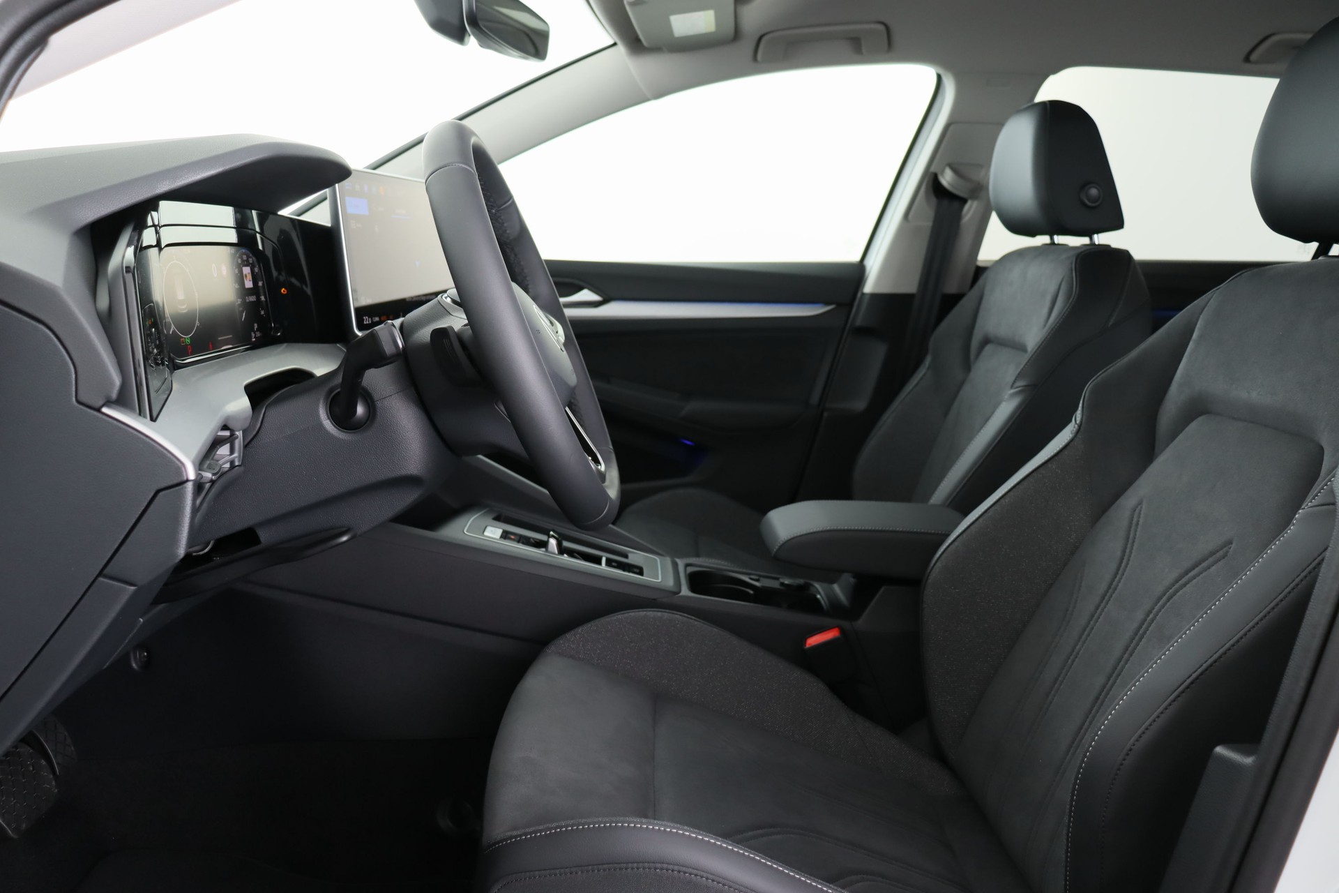 VW Golf Variant 1.5 eTSI mHEV Life-image-13