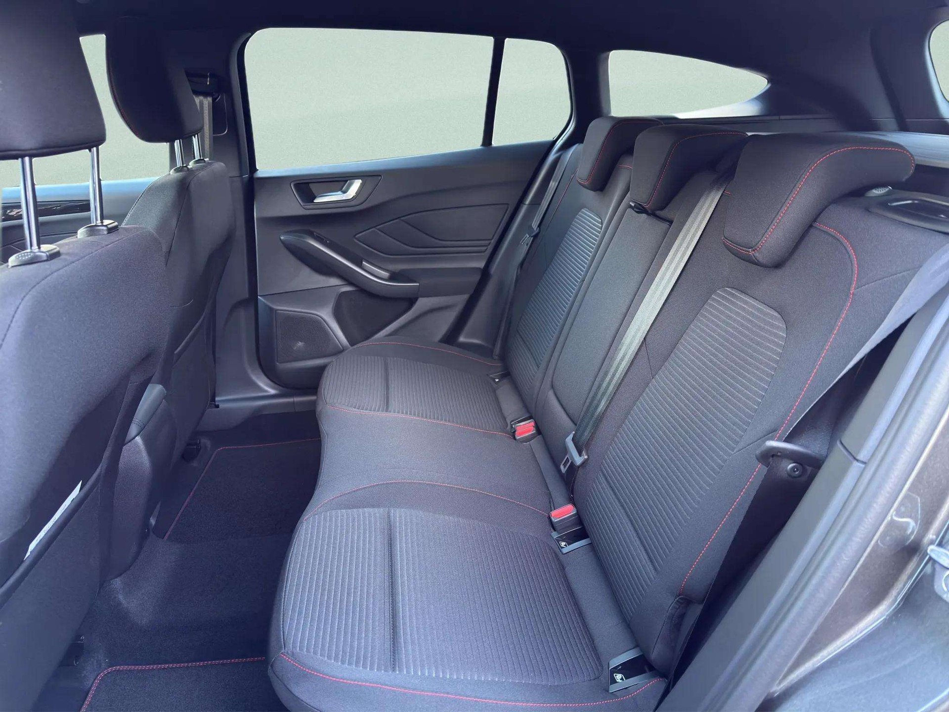 FORD Focus 1.0 MHEV ST-Line X Automat-image-11