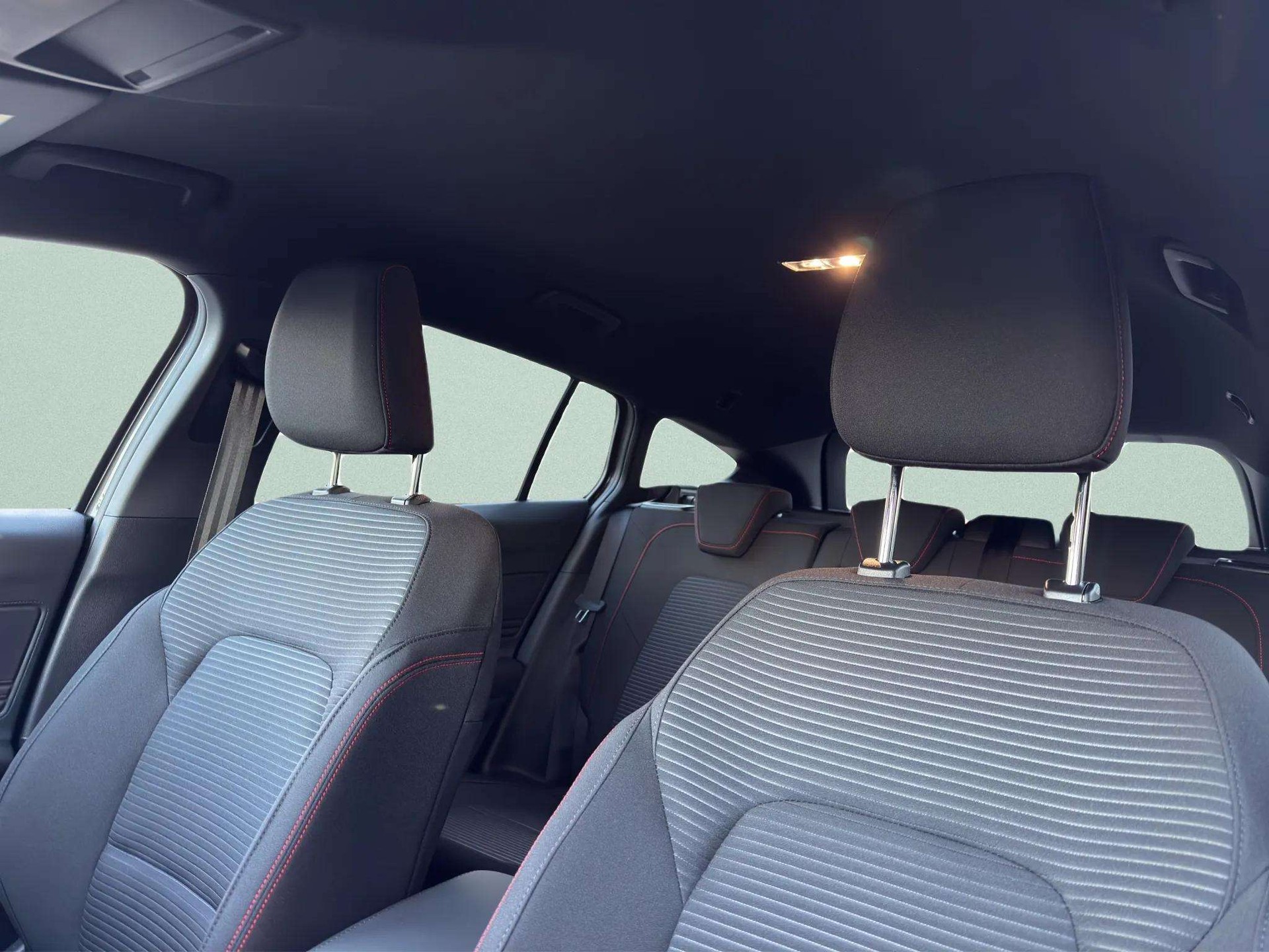 FORD Focus 1.0 MHEV ST-Line X Automat-image-16