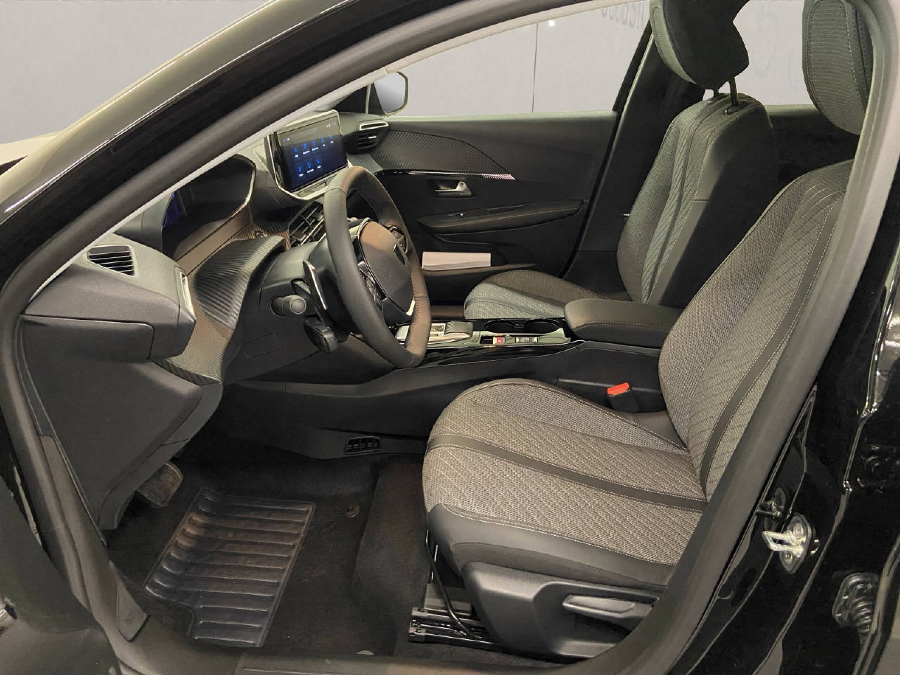 PEUGEOT 208 1.2 Hybrid Allure Premium-image-4