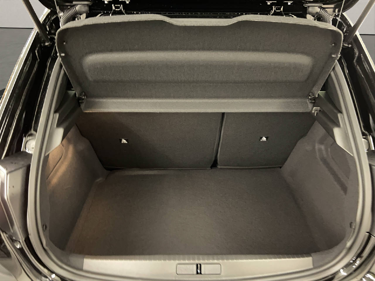 PEUGEOT 208 1.2 Hybrid Allure Premium-image-12