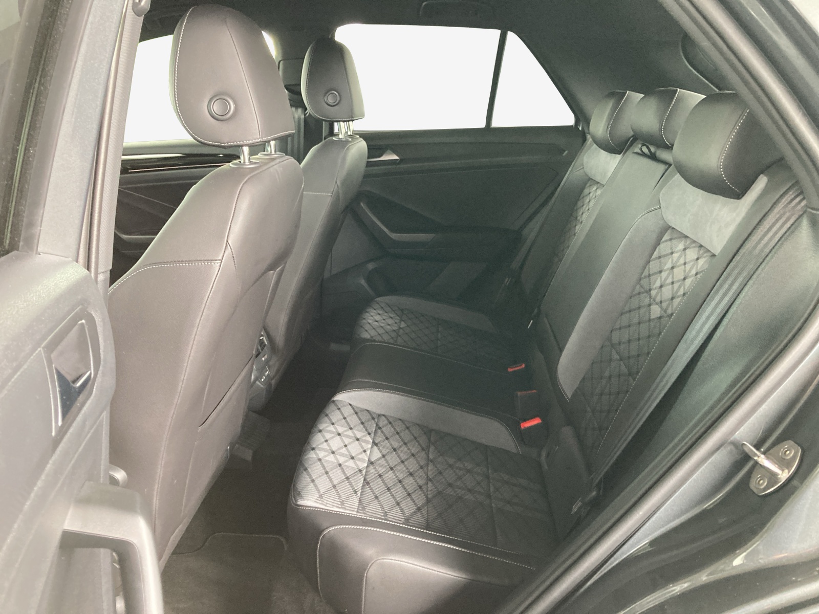 VW T-Roc 2.0 TSI R-Line DSG 4Motion-image-11