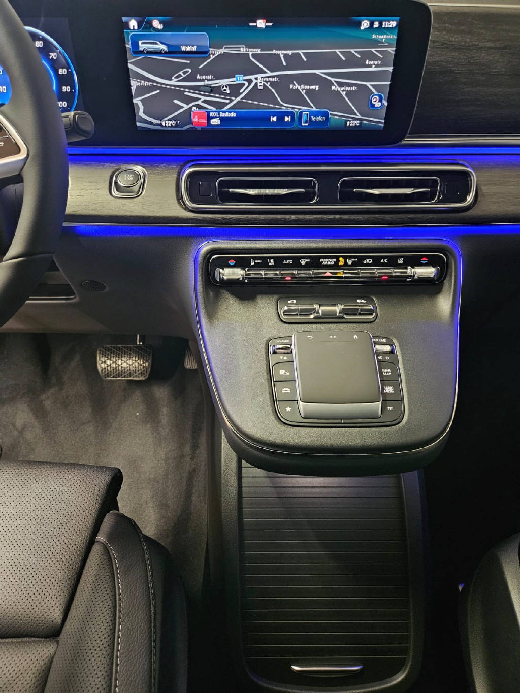 MERCEDES-BENZ EQV 300 lang Van-image-7