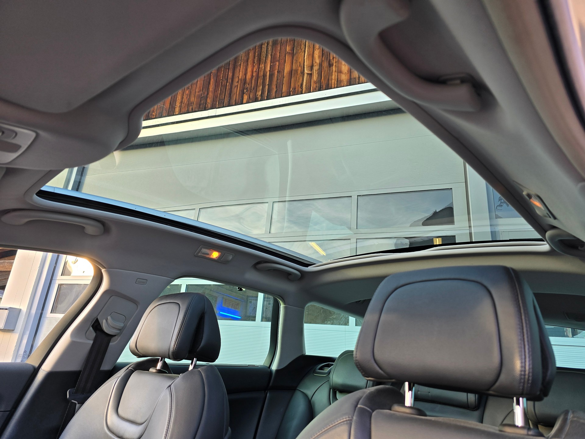 CITROEN C5 Tourer 3.0 HDi V6 Exclusive Automatic-image-12