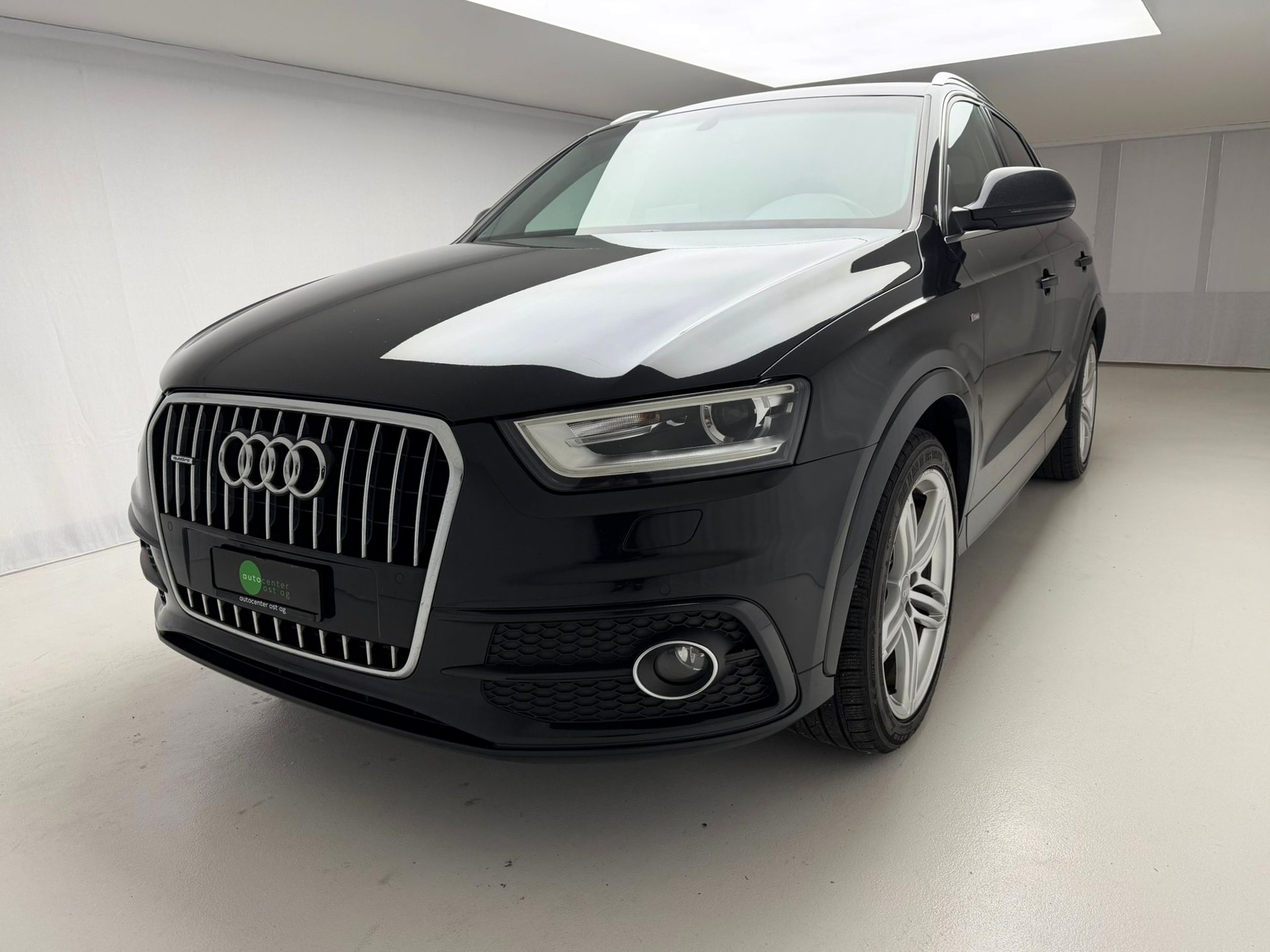 AUDI Q3 2.0 TDI quattro S-tronic-image-1