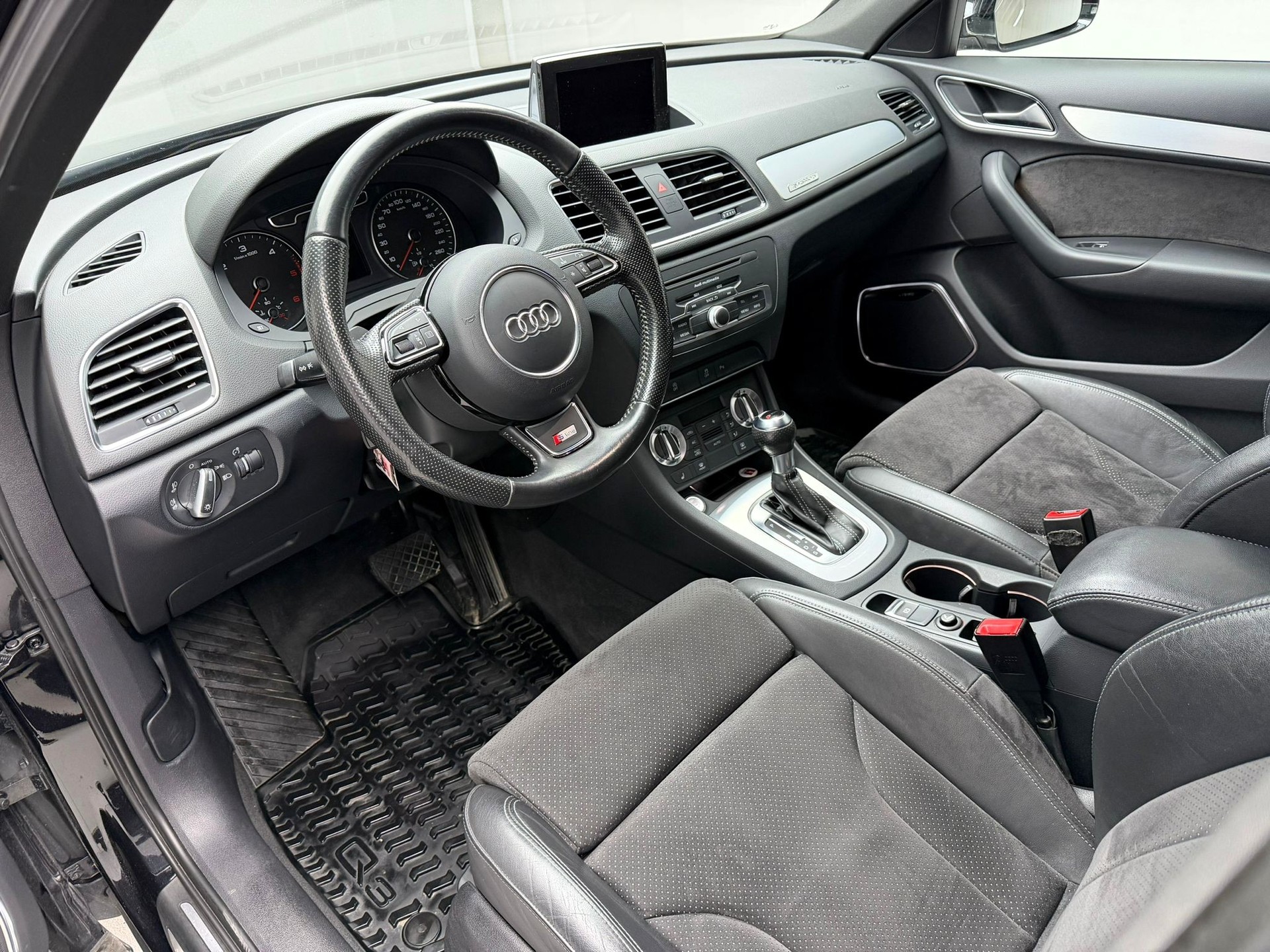 AUDI Q3 2.0 TDI quattro S-tronic-image-8