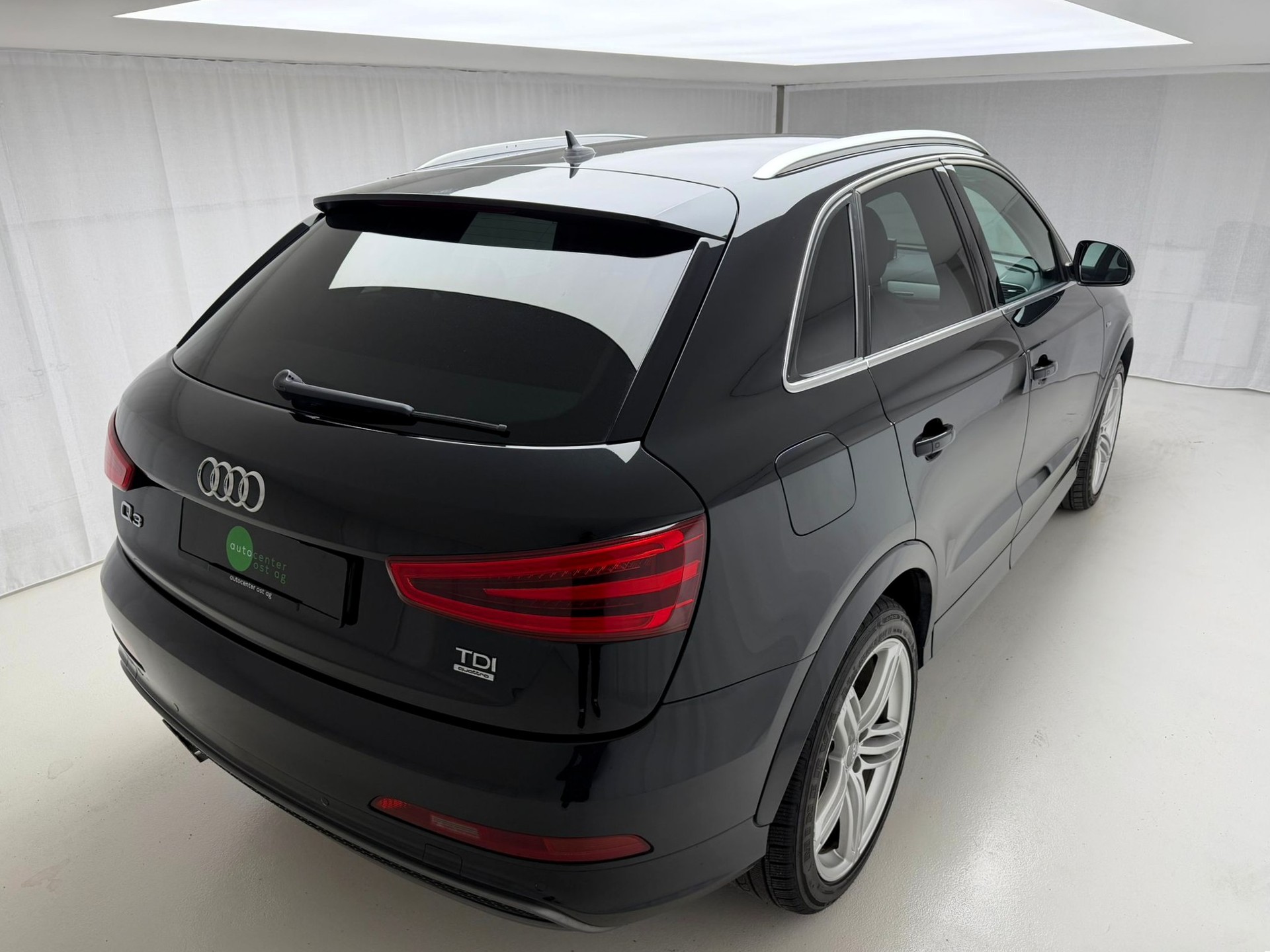 AUDI Q3 2.0 TDI quattro S-tronic-image-3