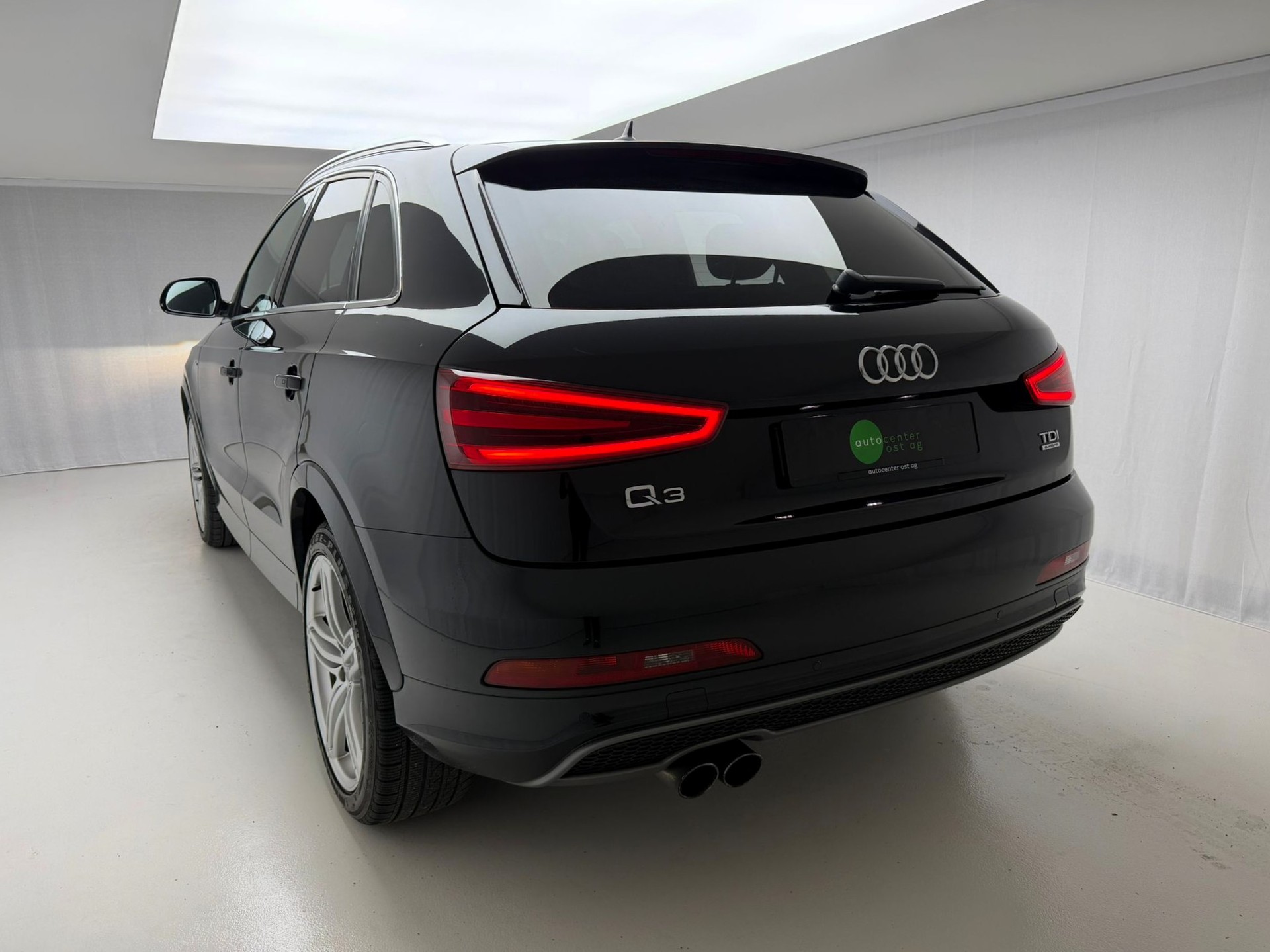 AUDI Q3 2.0 TDI quattro S-tronic-image-4