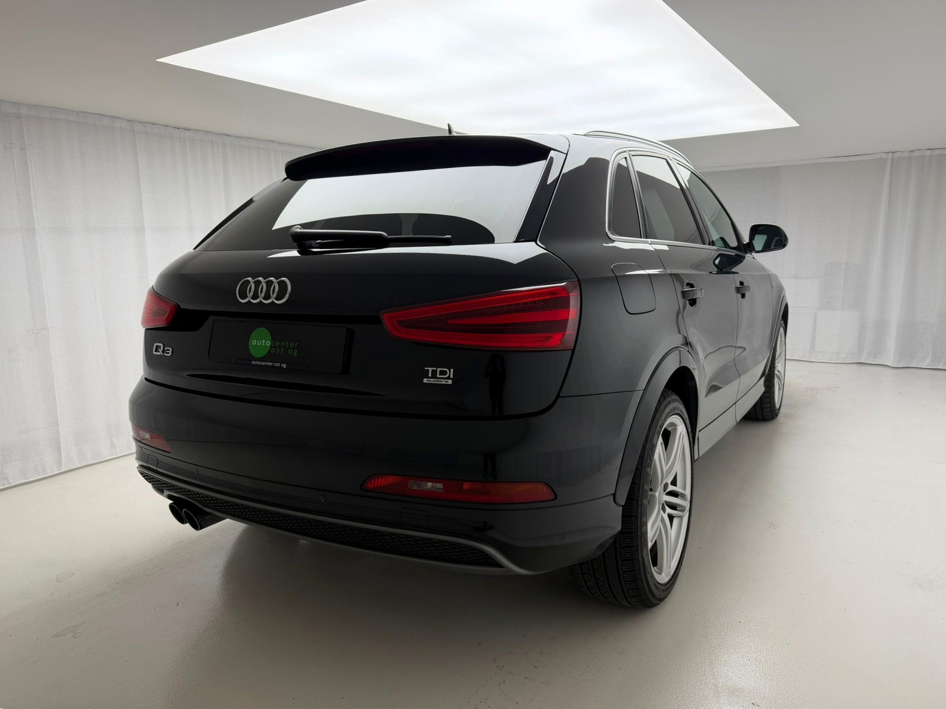 AUDI Q3 2.0 TDI quattro S-tronic-image-5