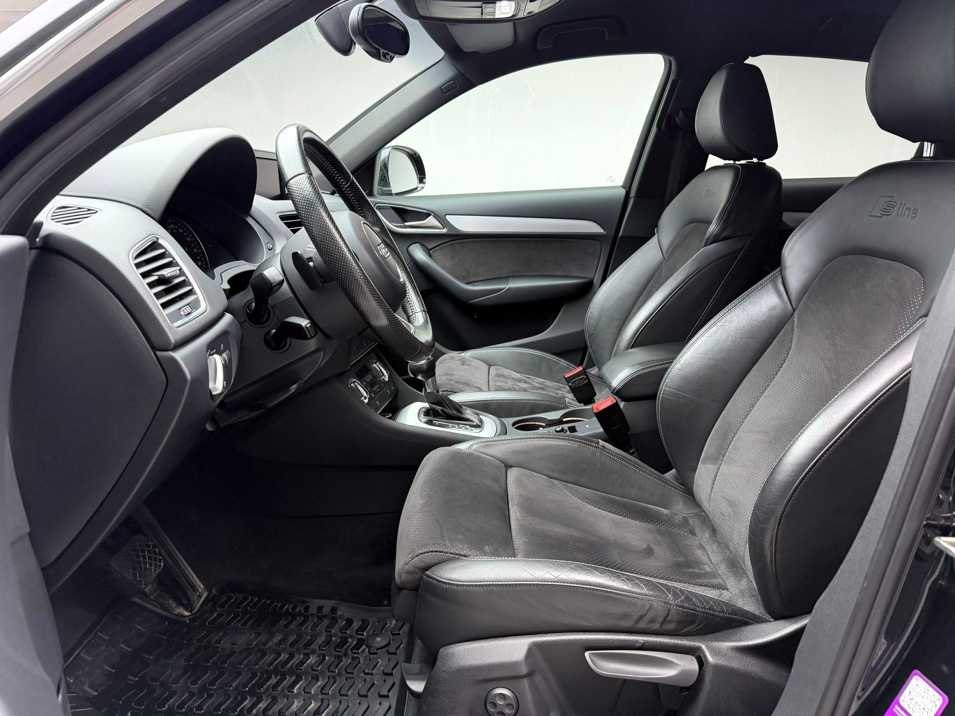 AUDI Q3 2.0 TDI quattro S-tronic-image-10