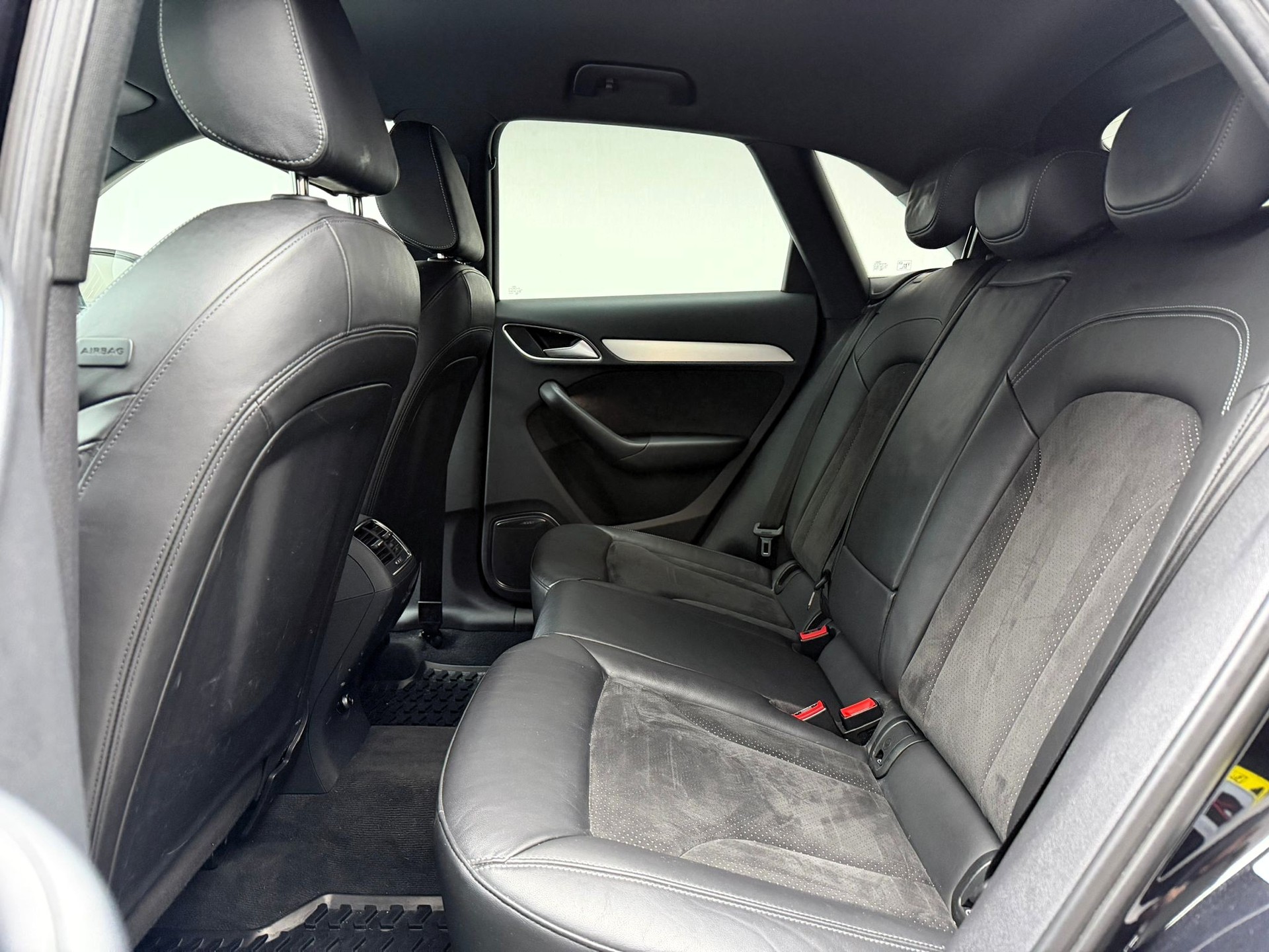 AUDI Q3 2.0 TDI quattro S-tronic-image-12