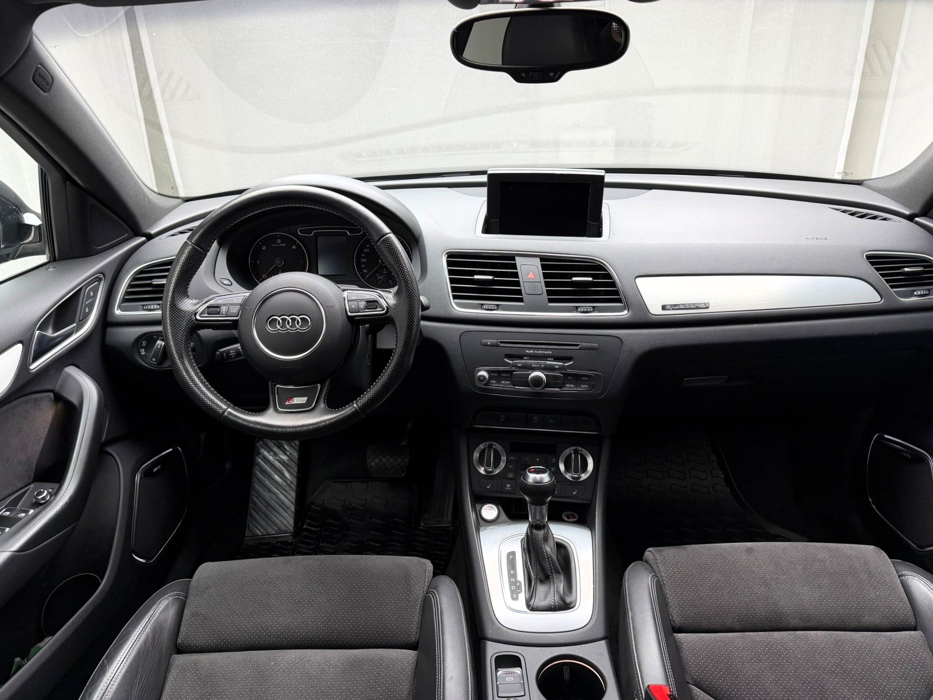 AUDI Q3 2.0 TDI quattro S-tronic-image-13