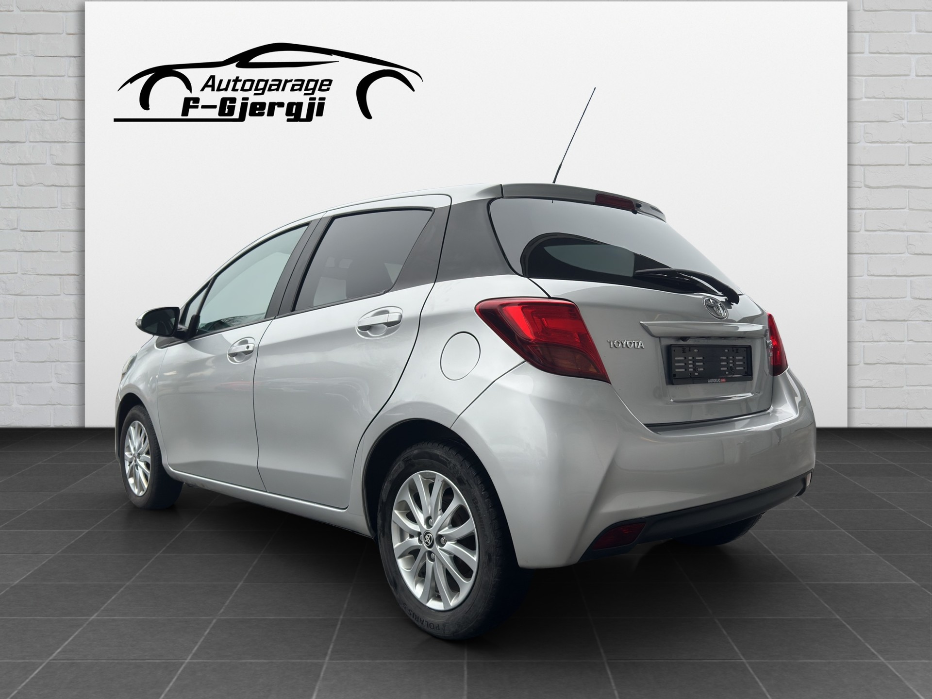 TOYOTA Yaris 1.33 Luna-image-3