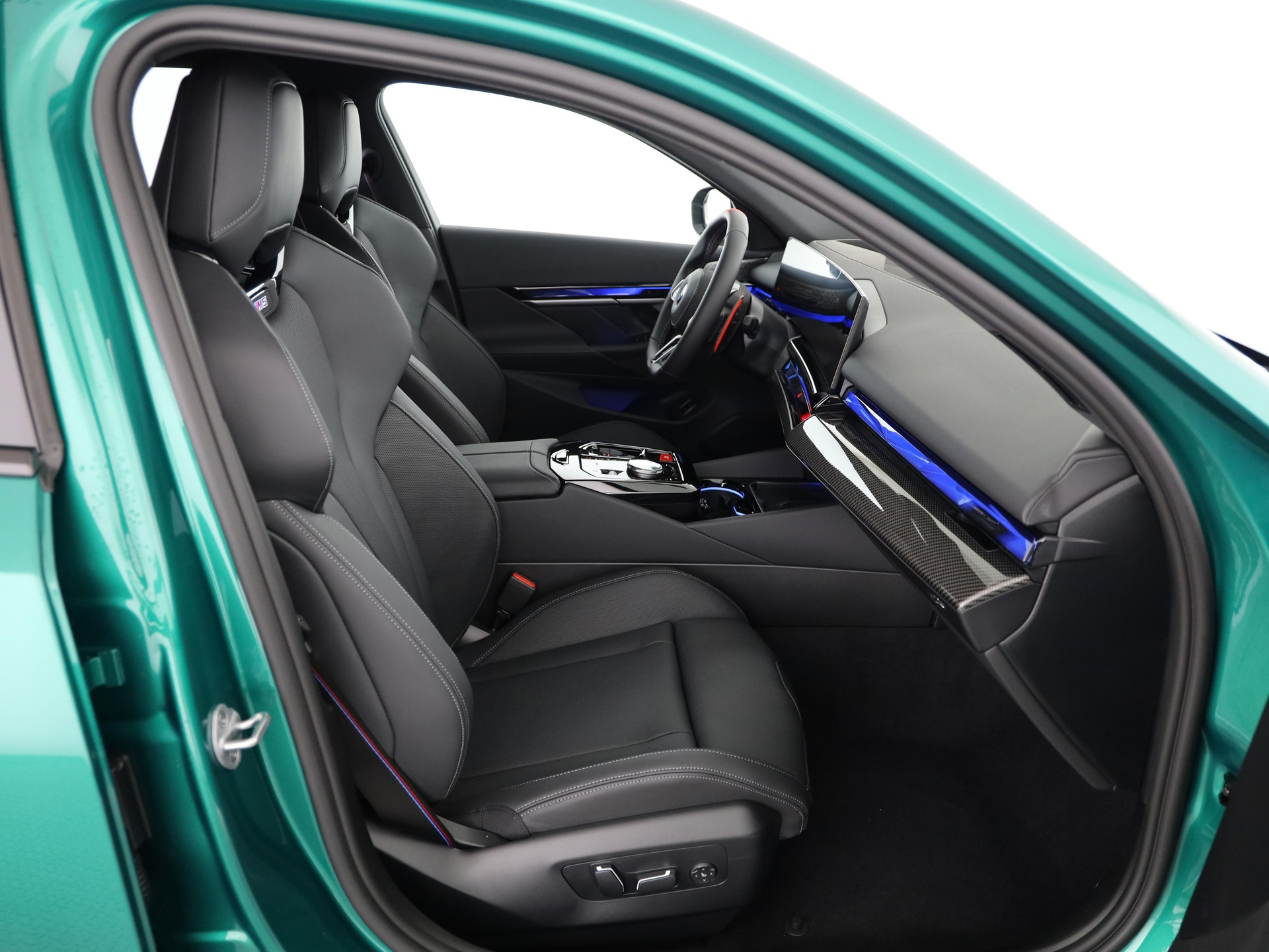 BMW M5 xDrive Touring-image-17