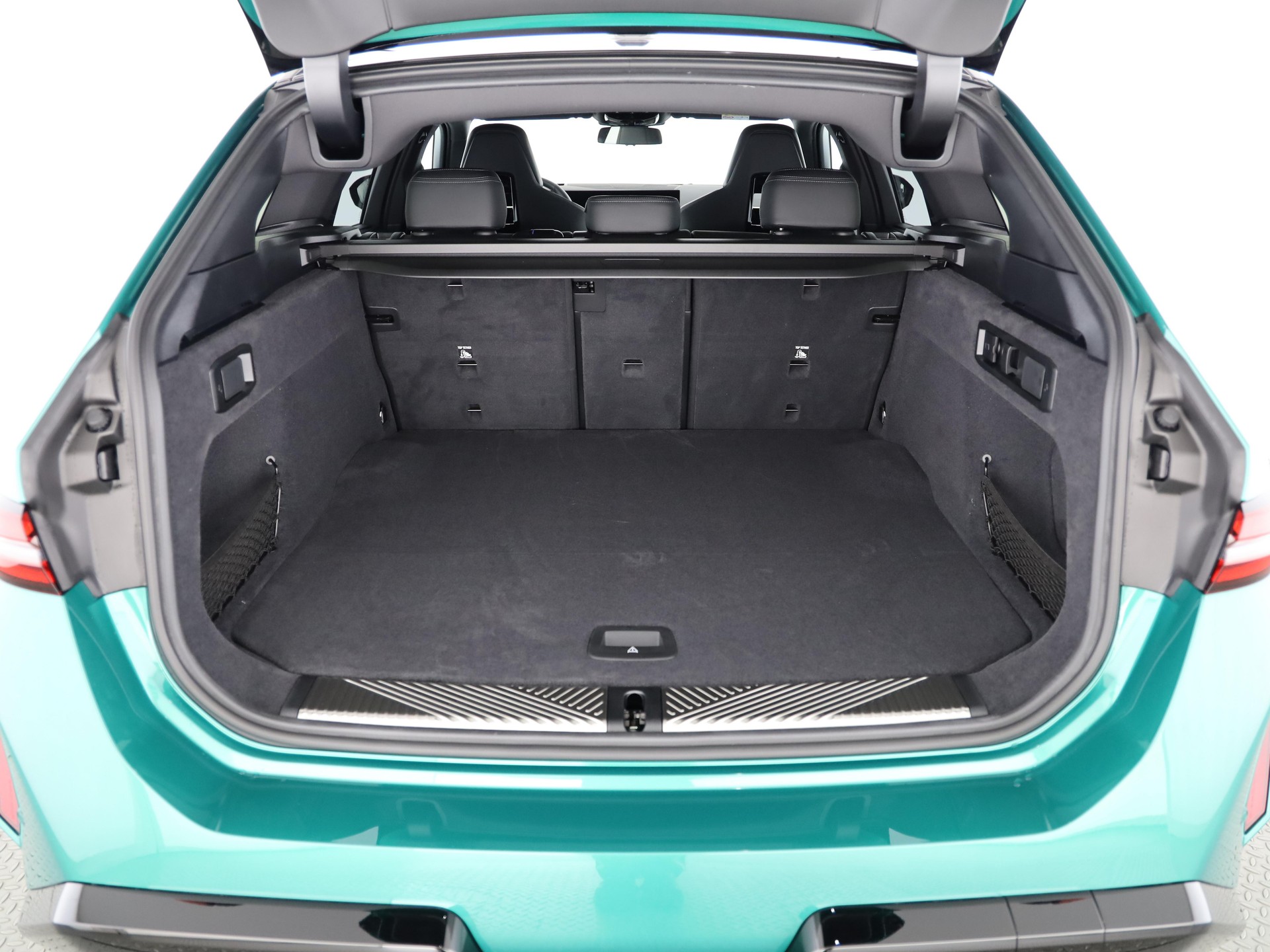 BMW M5 xDrive Touring-image-8