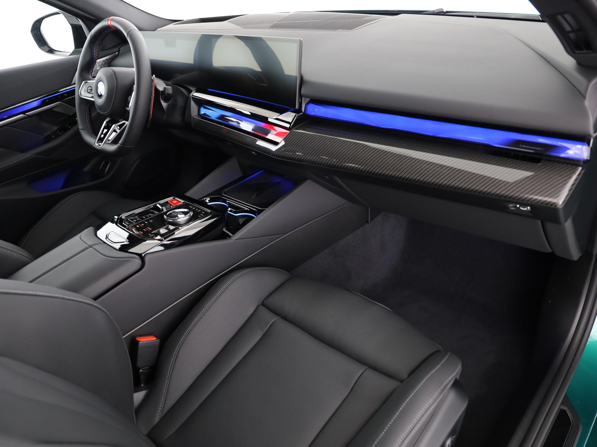 BMW M5 xDrive Touring-image-16
