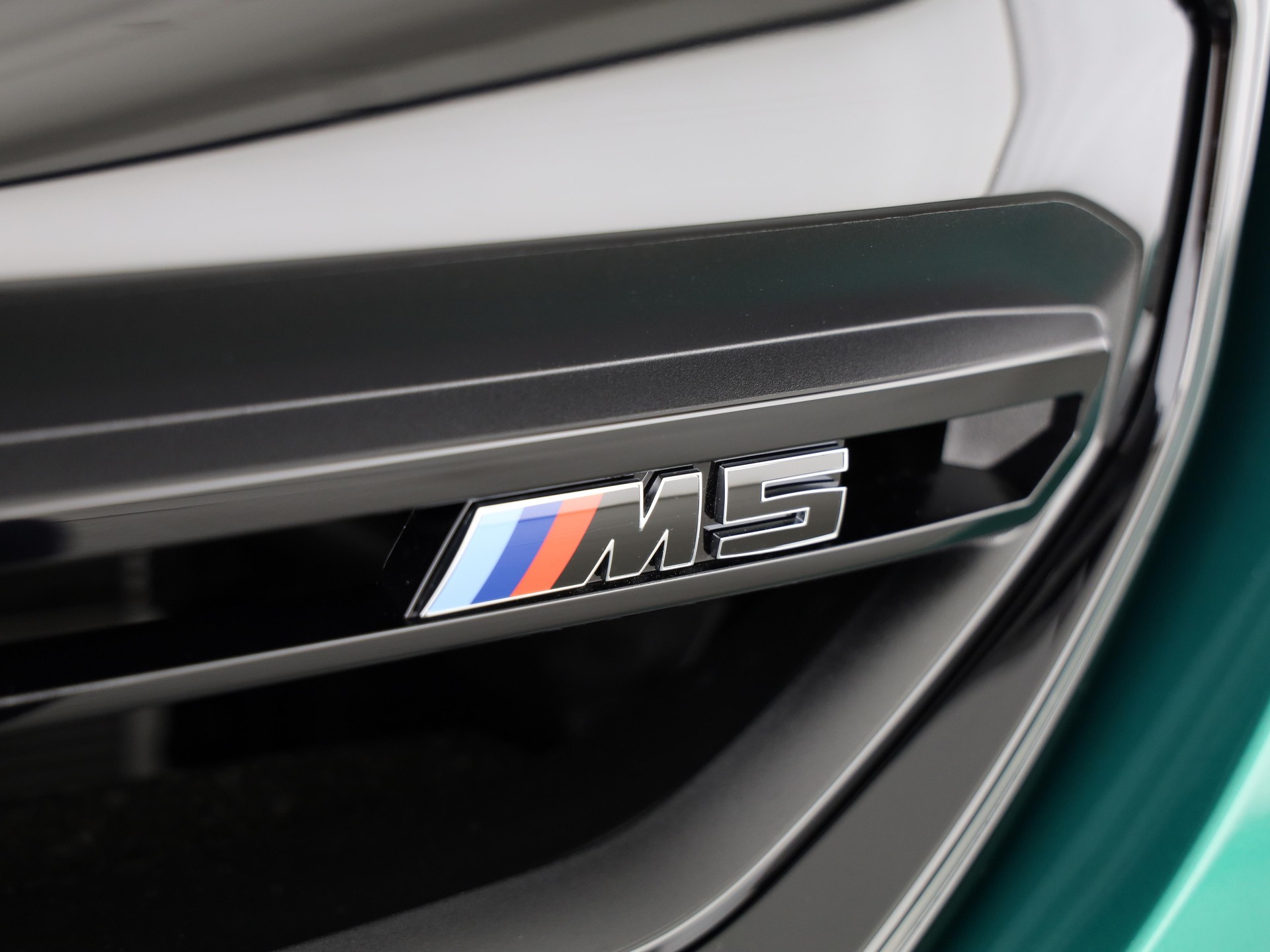 BMW M5 xDrive Touring-image-7