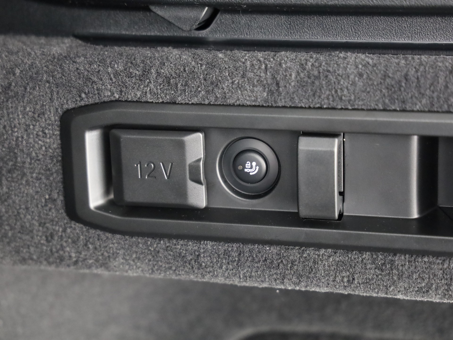 BMW M5 xDrive Touring-image-9
