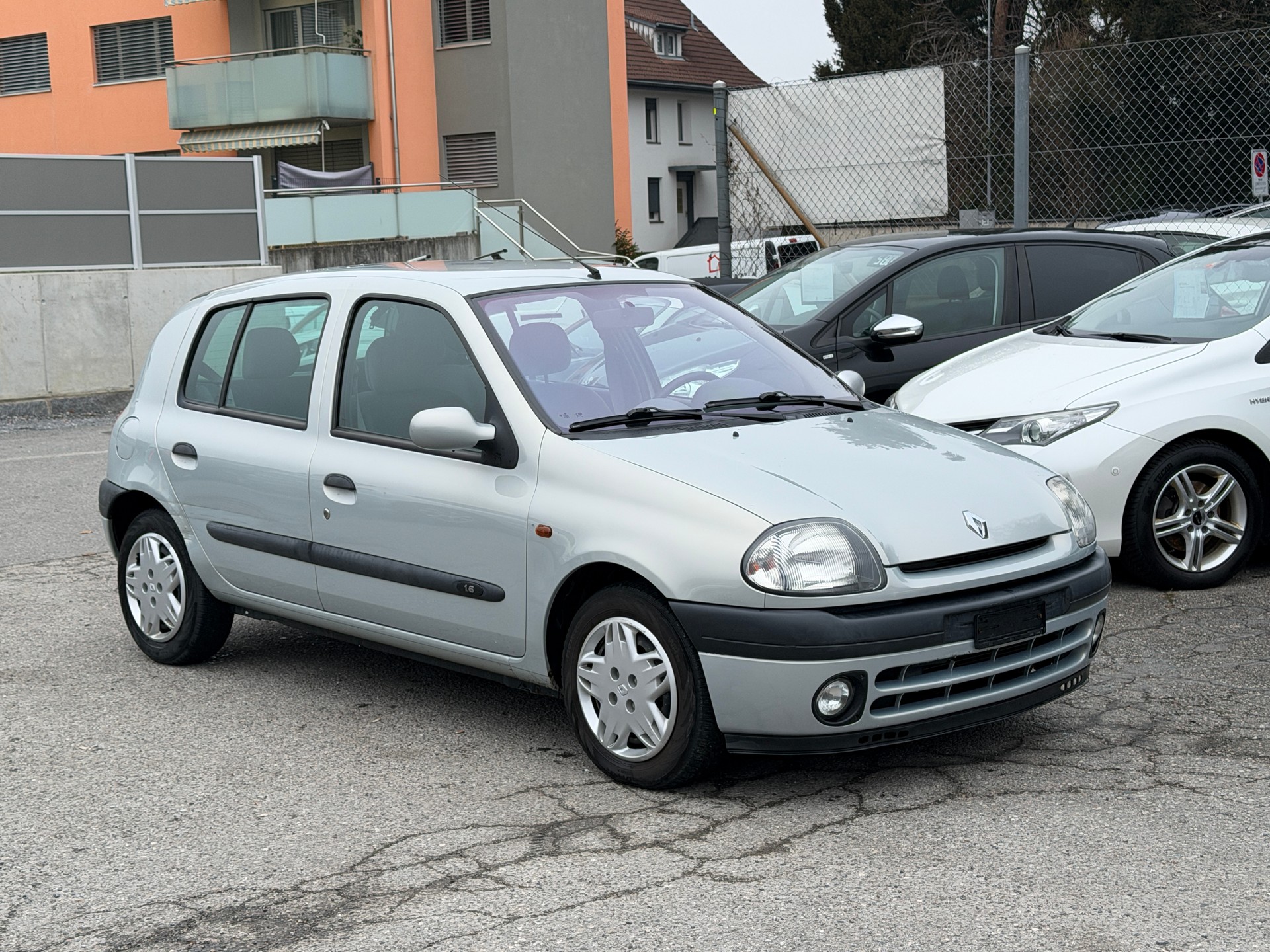 RENAULT Clio 1.6 RXE Advantage-image-2