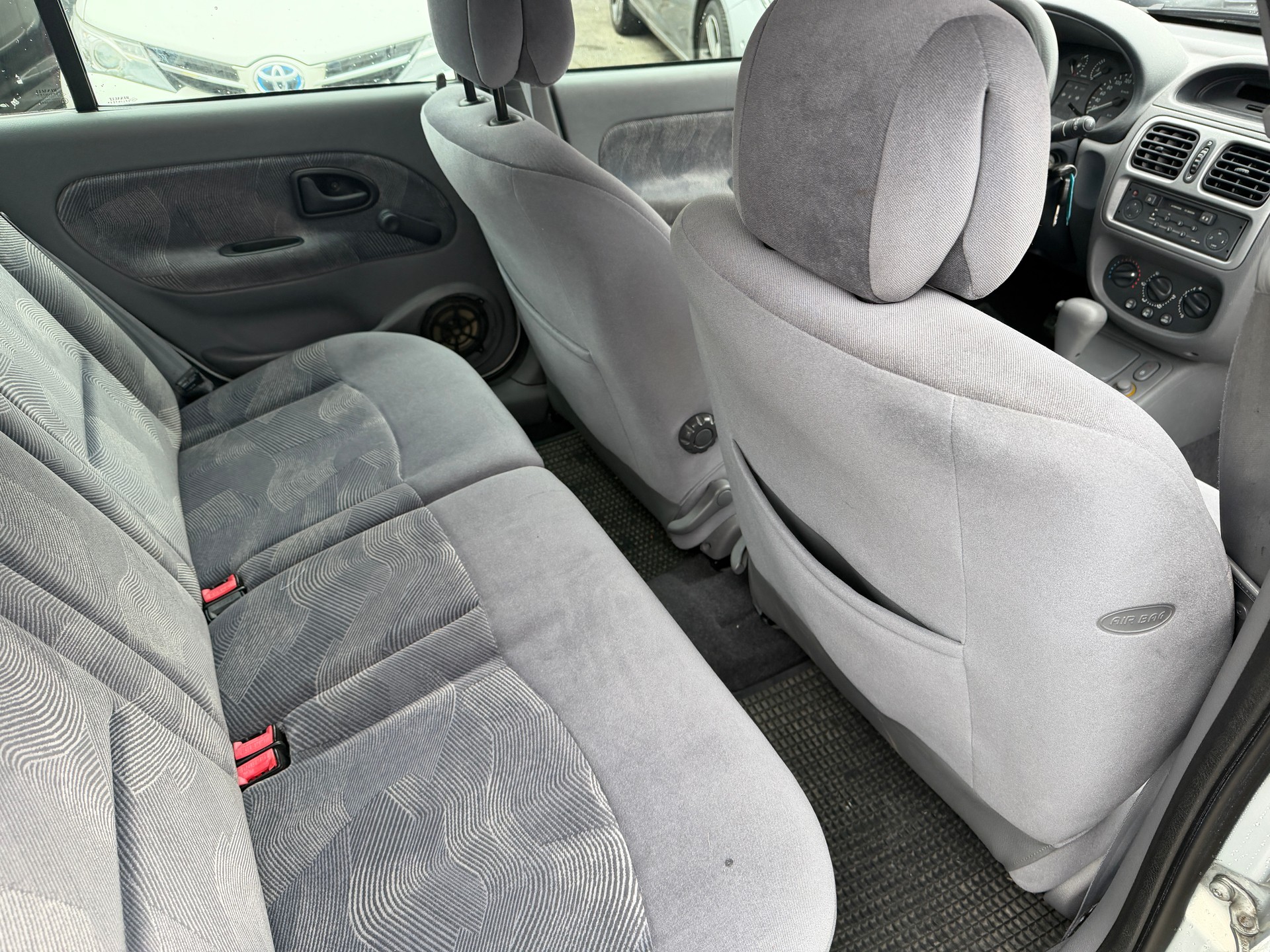 RENAULT Clio 1.6 RXE Advantage-image-6
