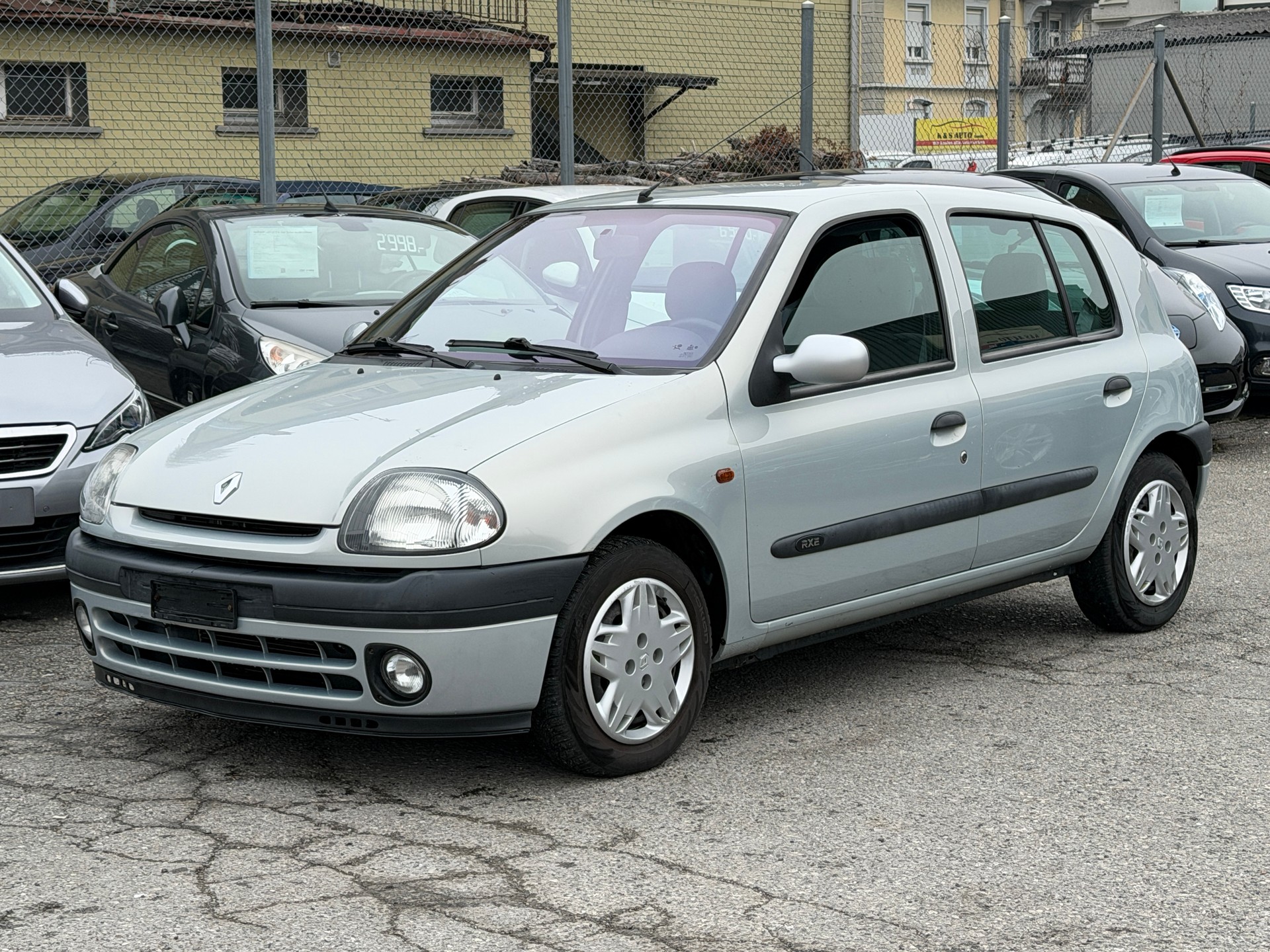 RENAULT Clio 1.6 RXE Advantage-image-1