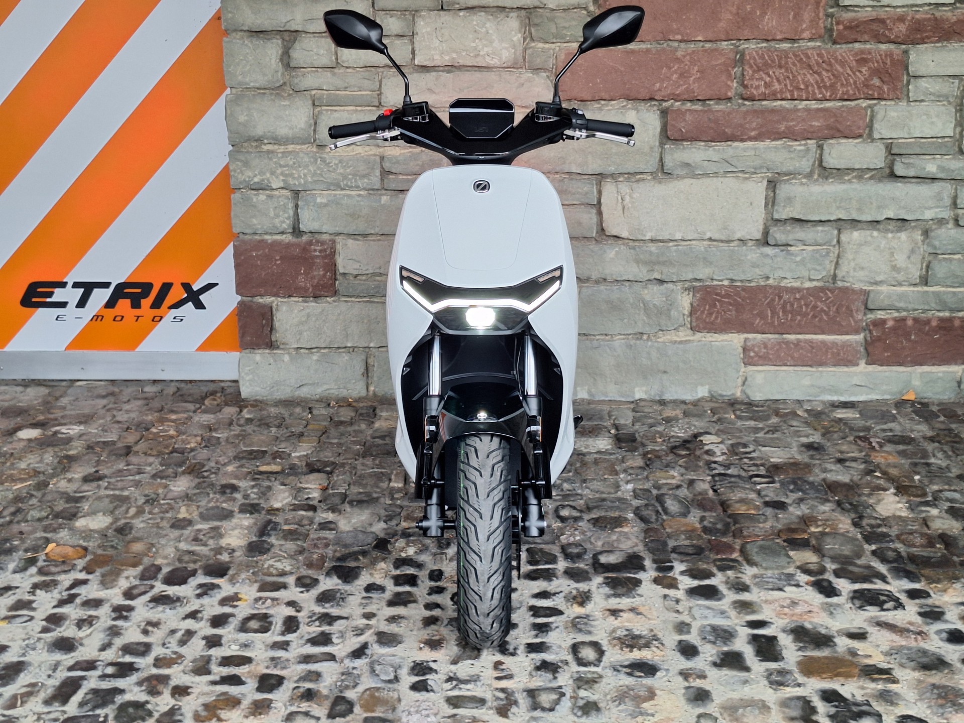 ZERO LS1-showroom-element-2