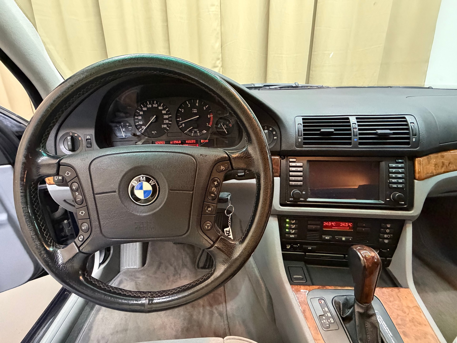 BMW 535i V8-image-8