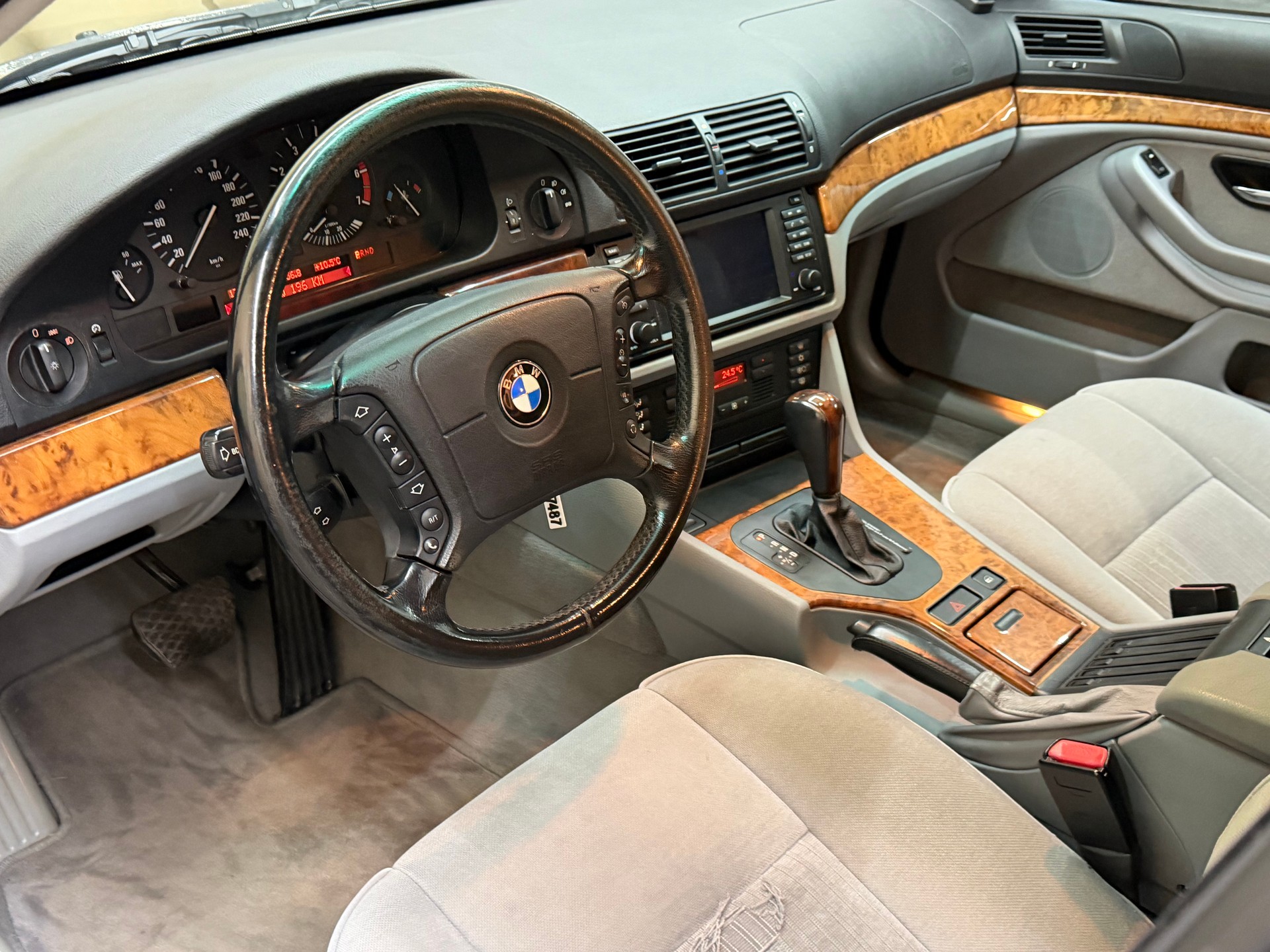 BMW 535i V8-image-10