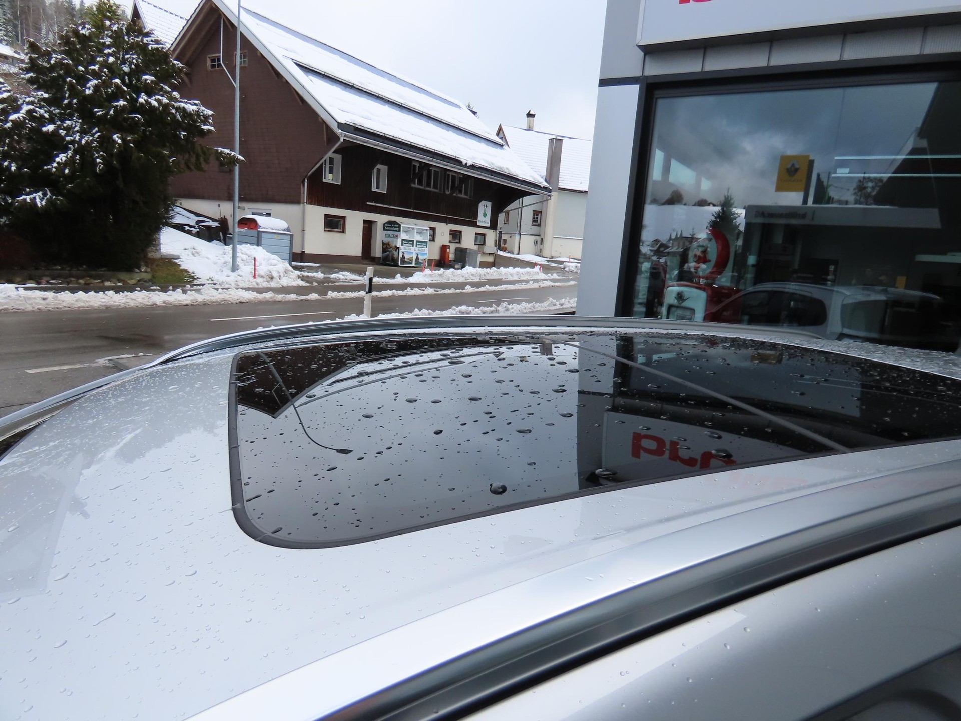 SUZUKI S-Cross 1.4 T Sakura Top Hybrid 4x4-image-16