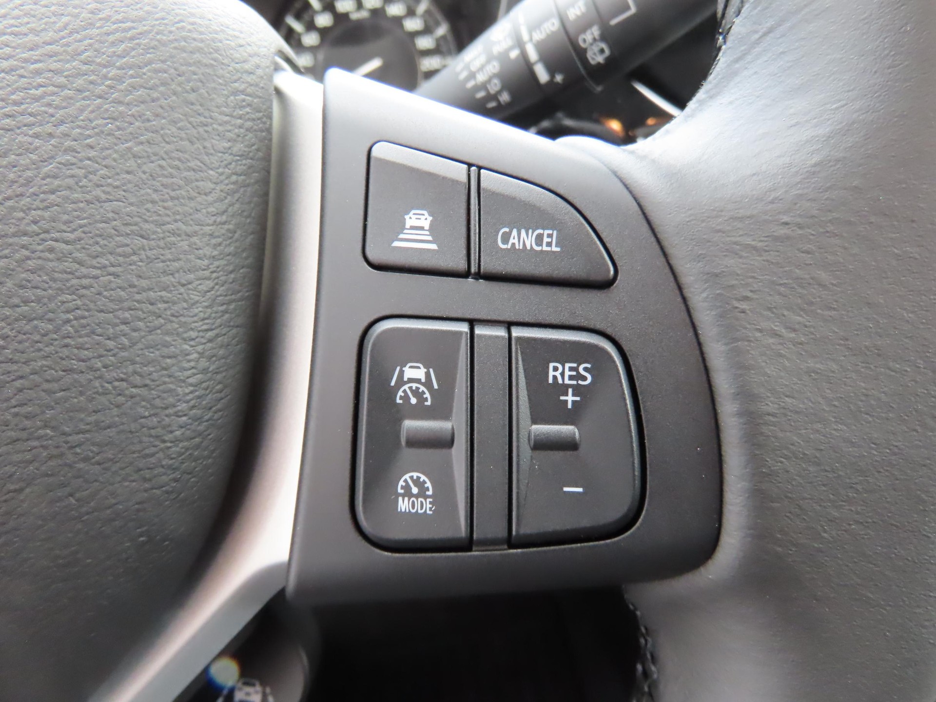 SUZUKI S-Cross 1.4 T Sakura Top Hybrid 4x4-image-13