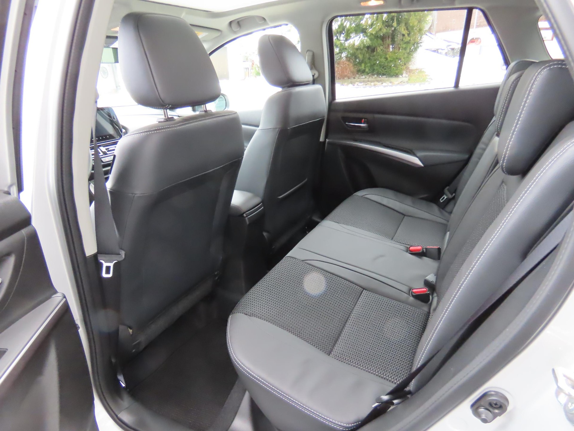 SUZUKI S-Cross 1.4 T Sakura Top Hybrid 4x4-image-7