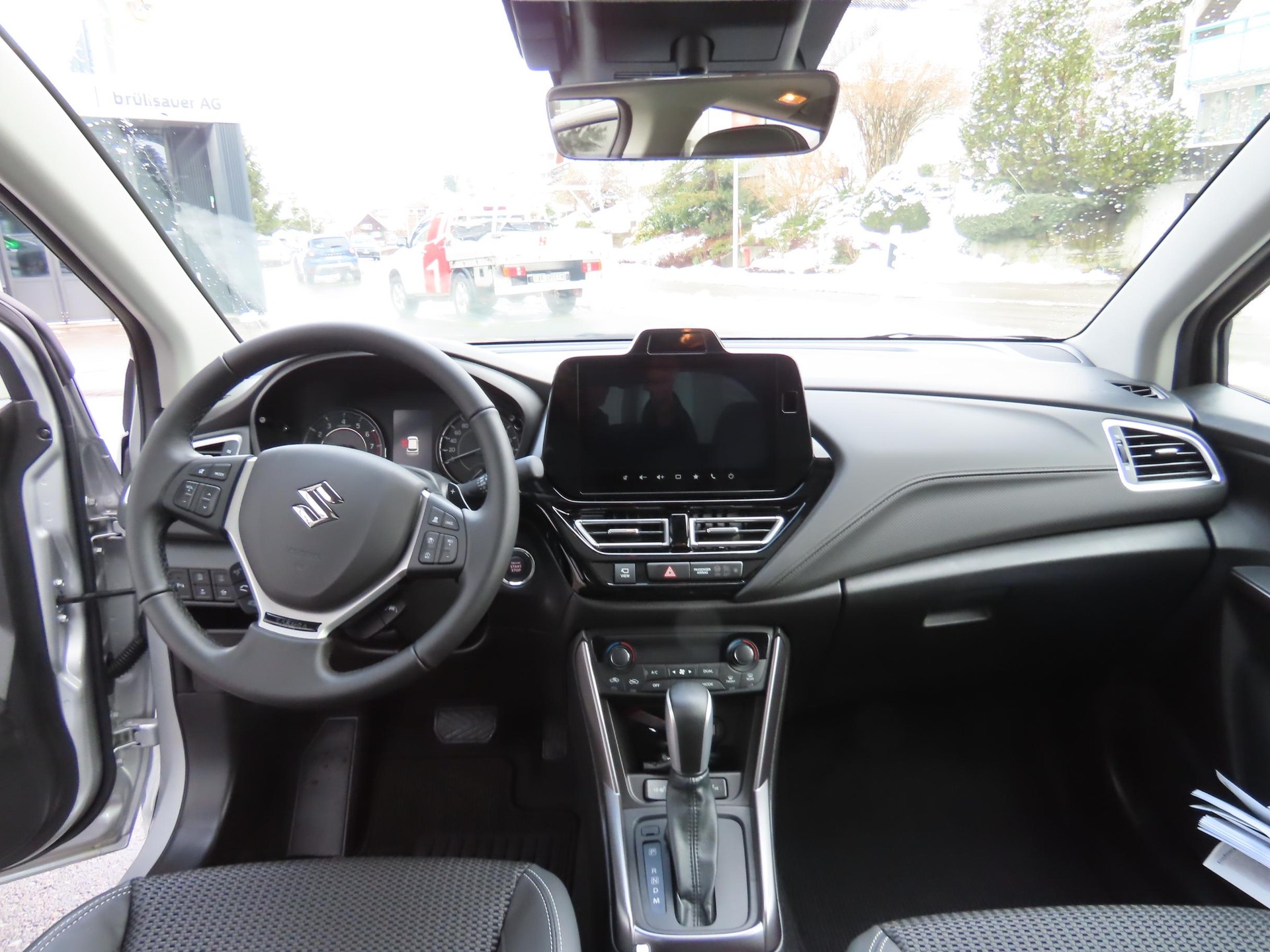 SUZUKI S-Cross 1.4 T Sakura Top Hybrid 4x4-image-9