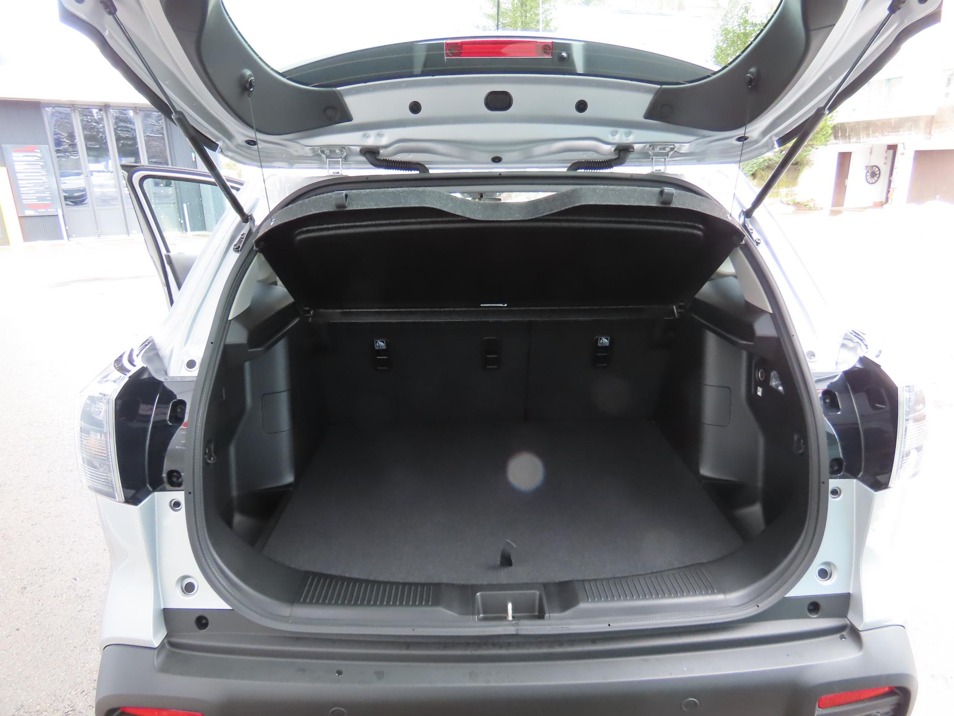 SUZUKI S-Cross 1.4 T Sakura Top Hybrid 4x4-image-8