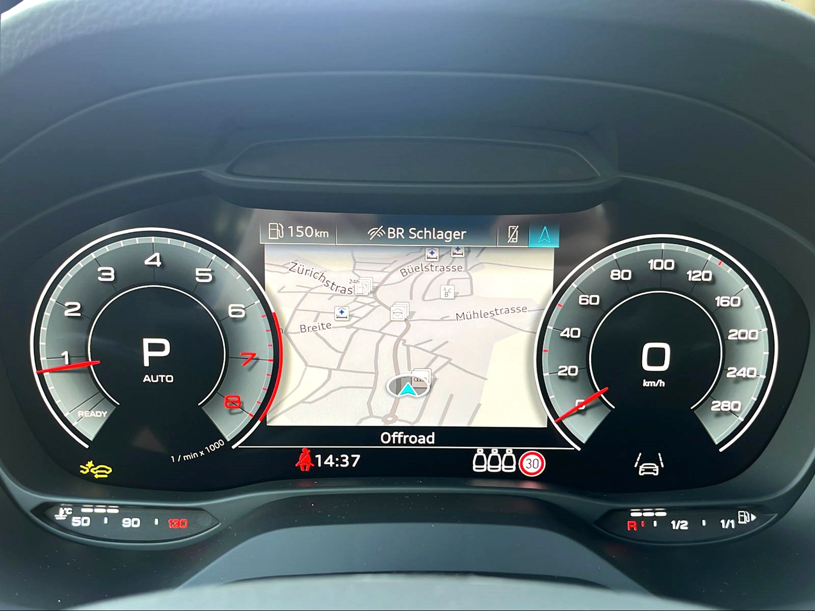 AUDI Q2 40 TFSI S line Attraction quattro S-tronic Mythosschwarz Metallic-image-10