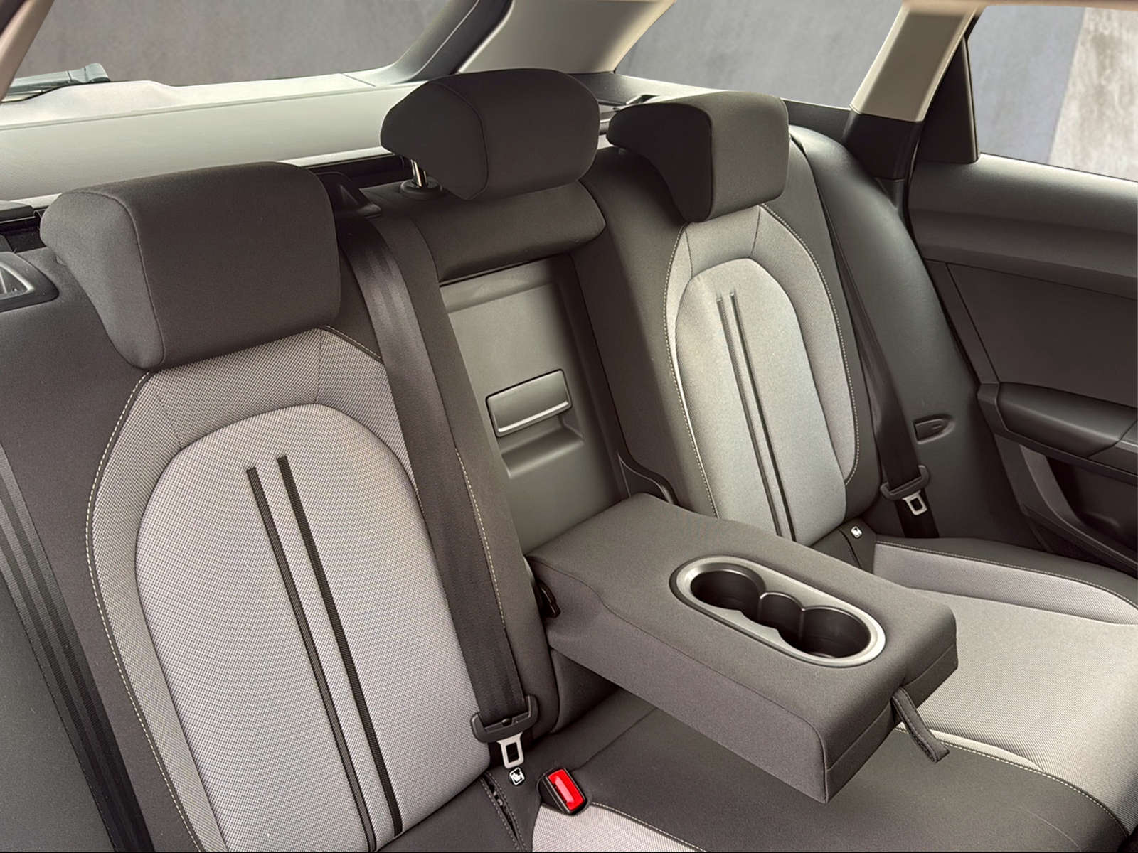 SEAT Leon ST 1.5 eHybrid pHEV DSG Business Edition-image-12