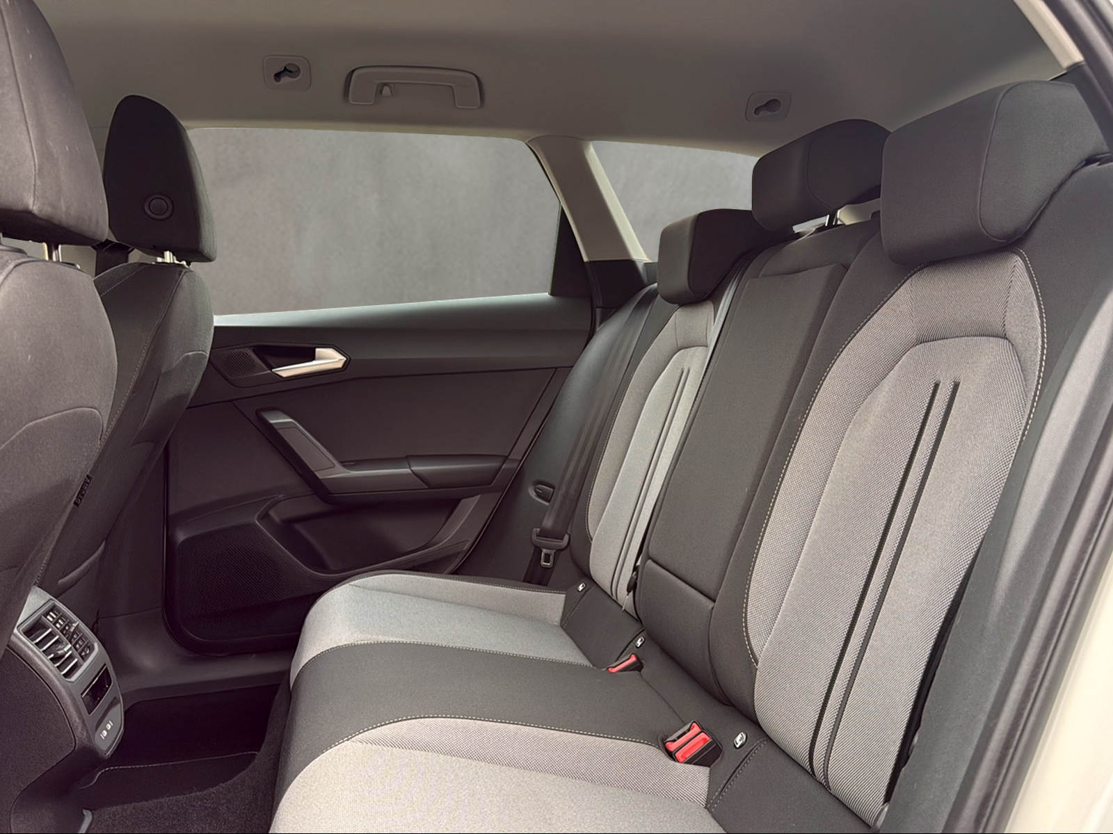 SEAT Leon ST 1.5 eHybrid pHEV DSG Business Edition-image-11
