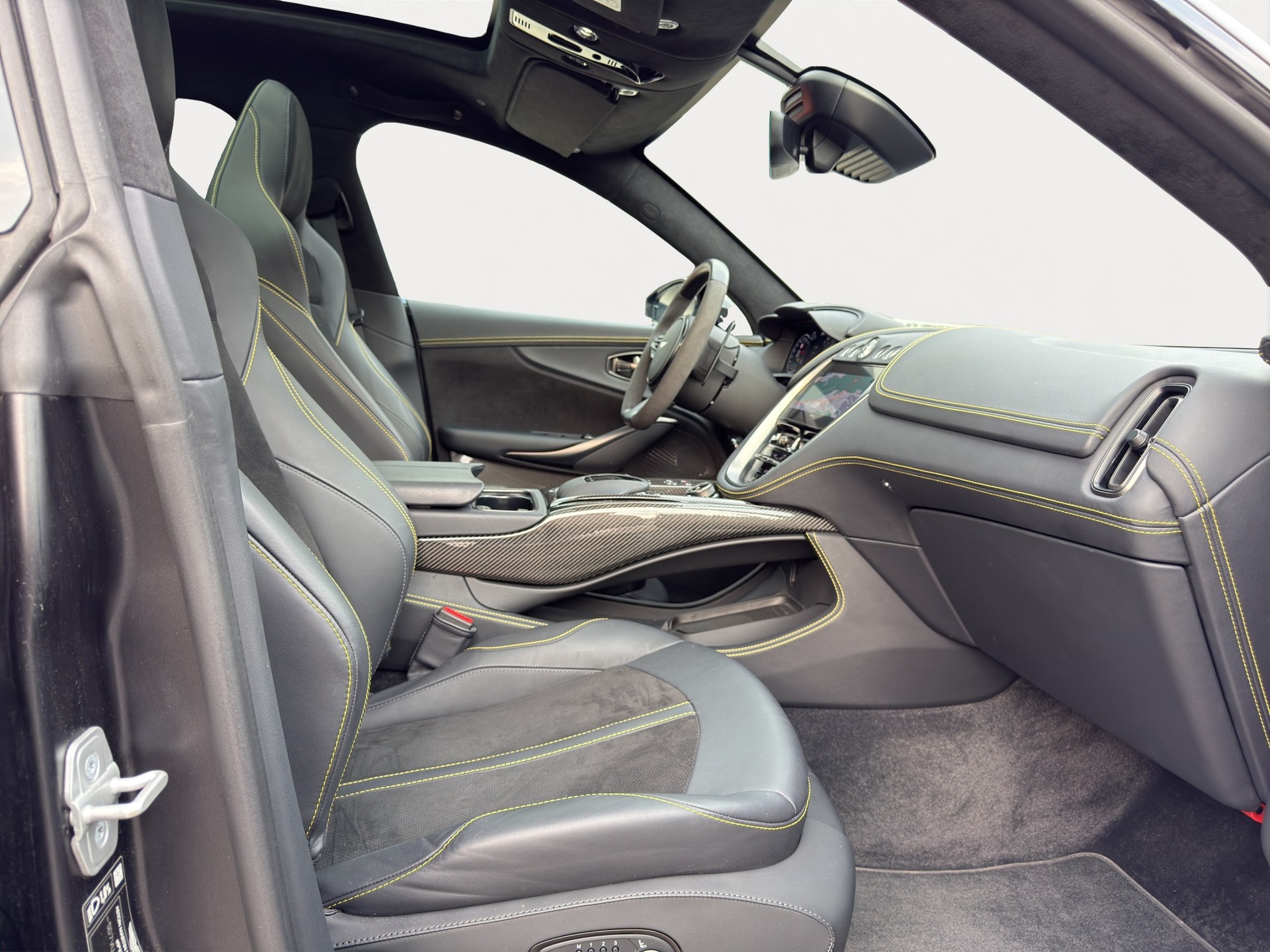 ASTON MARTIN DBX 707 4.0 V8-image-10