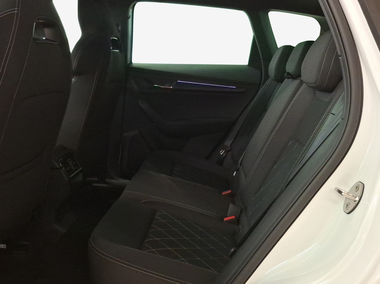 SKODA Karoq 2.0 TSI SportLine 4x4 DSG-image-11