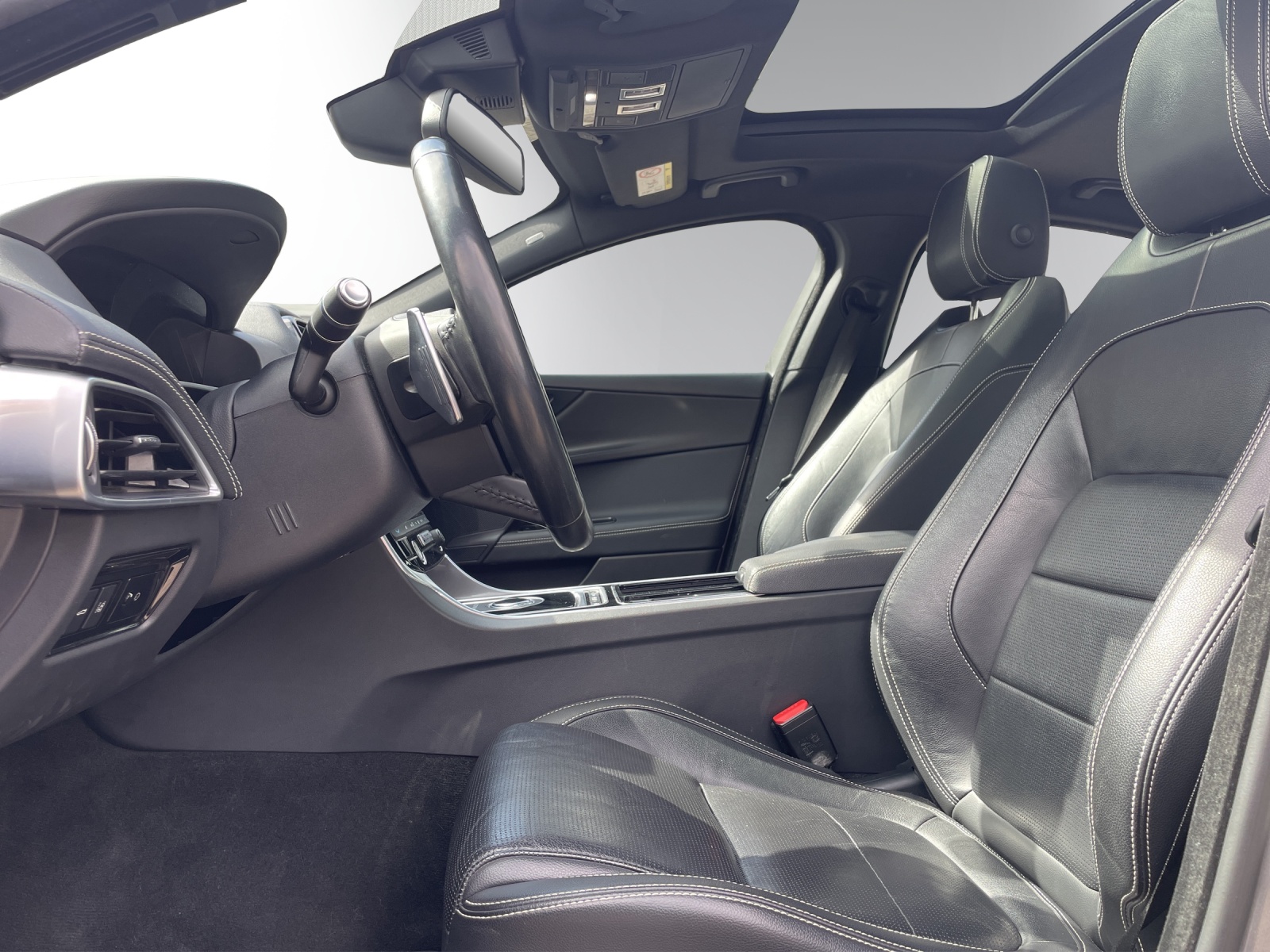 JAGUAR XE 25d R-Sport AWD Automat-image-7