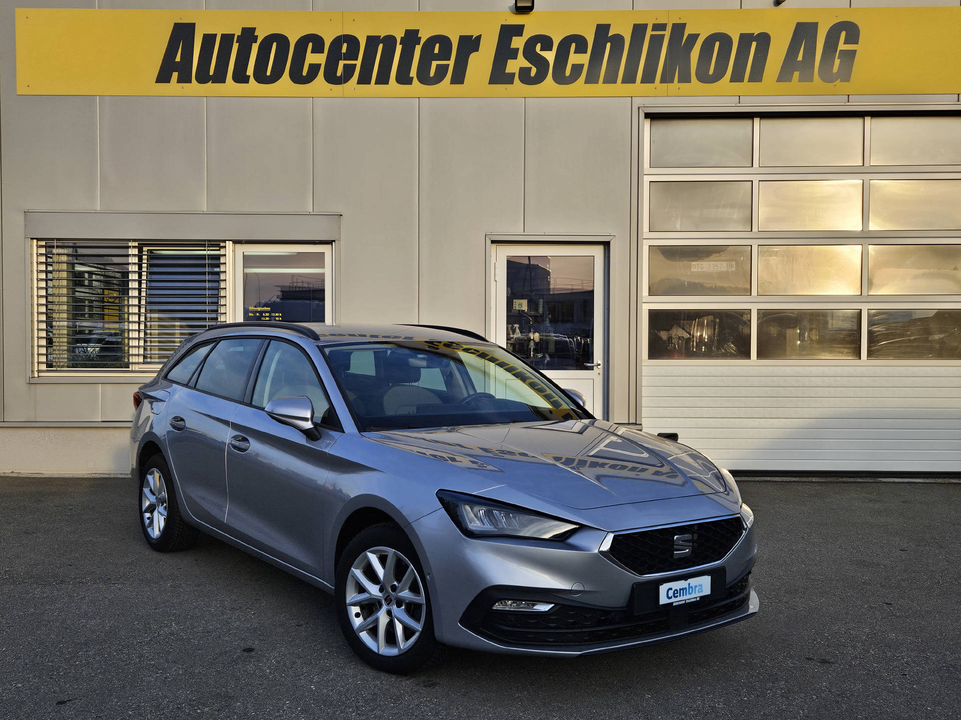SEAT Leon ST 2.0 TDI Style DSG* Navi * Abstandsregeltempomat ACC *-image-1