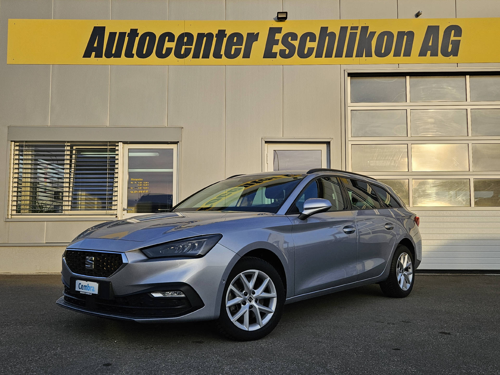 SEAT Leon ST 2.0 TDI Style DSG* Navi * Abstandsregeltempomat ACC *-image-0