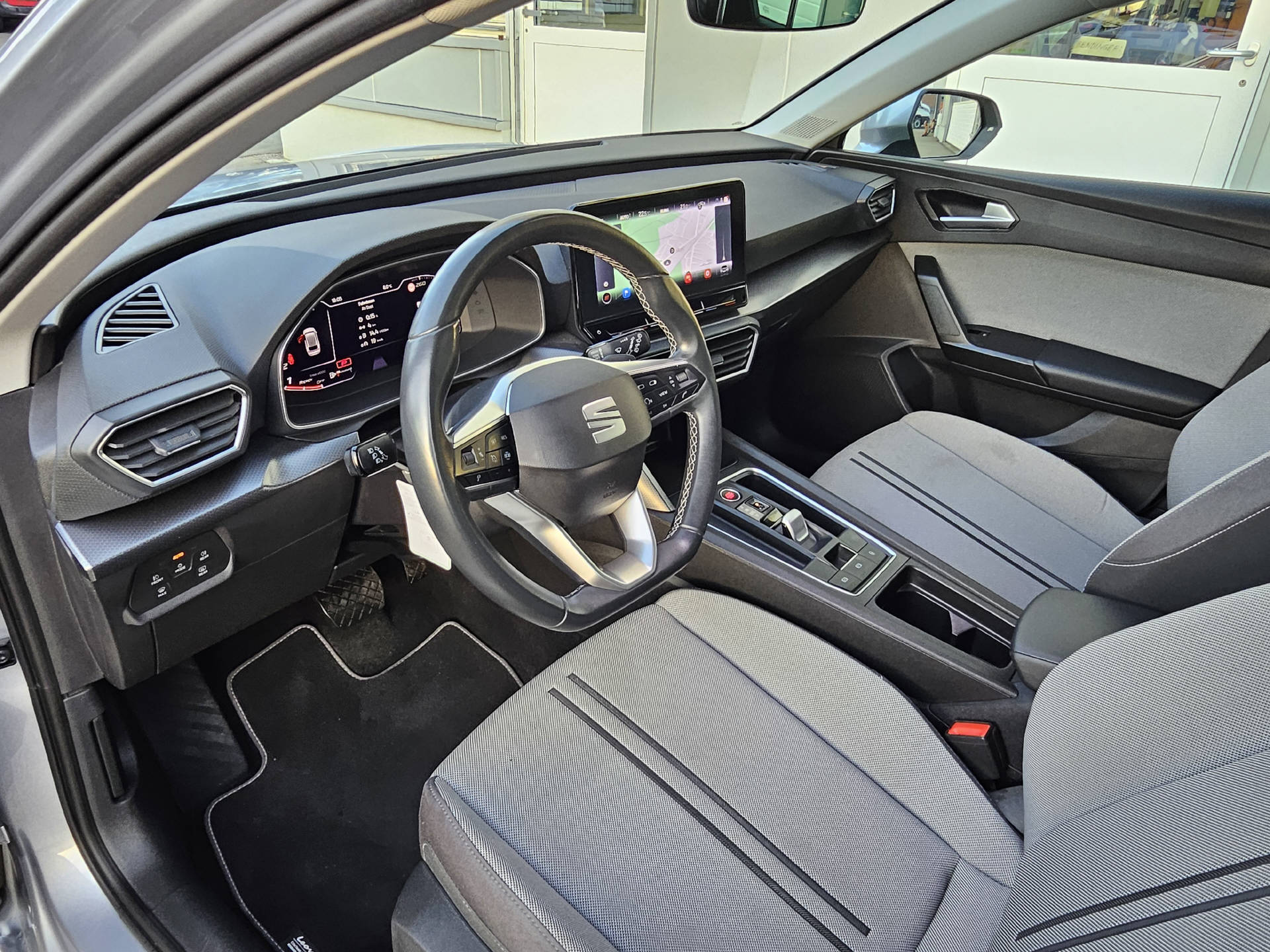 SEAT Leon ST 2.0 TDI Style DSG* Navi * Abstandsregeltempomat ACC *-image-9