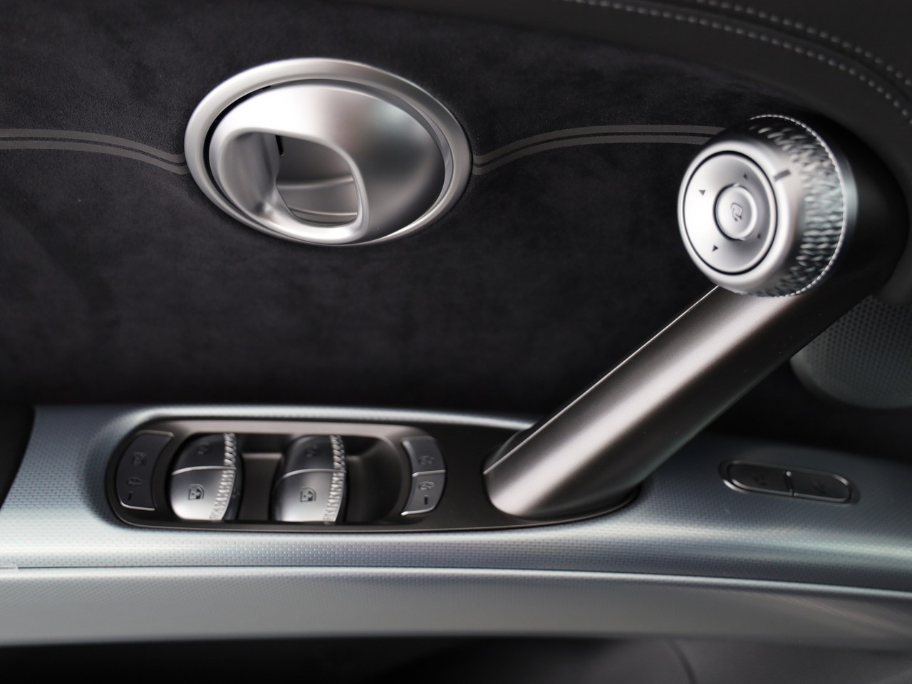 GENESIS GV60 77.4 kWh Sport AWD-image-11