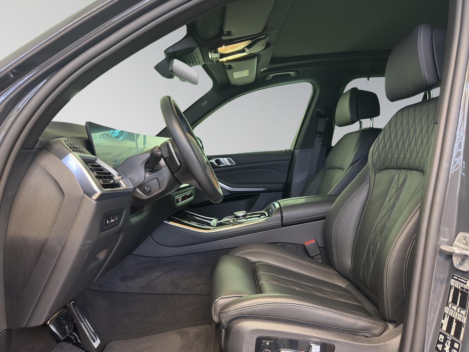 BMW X5 M60i xDrive-image-12