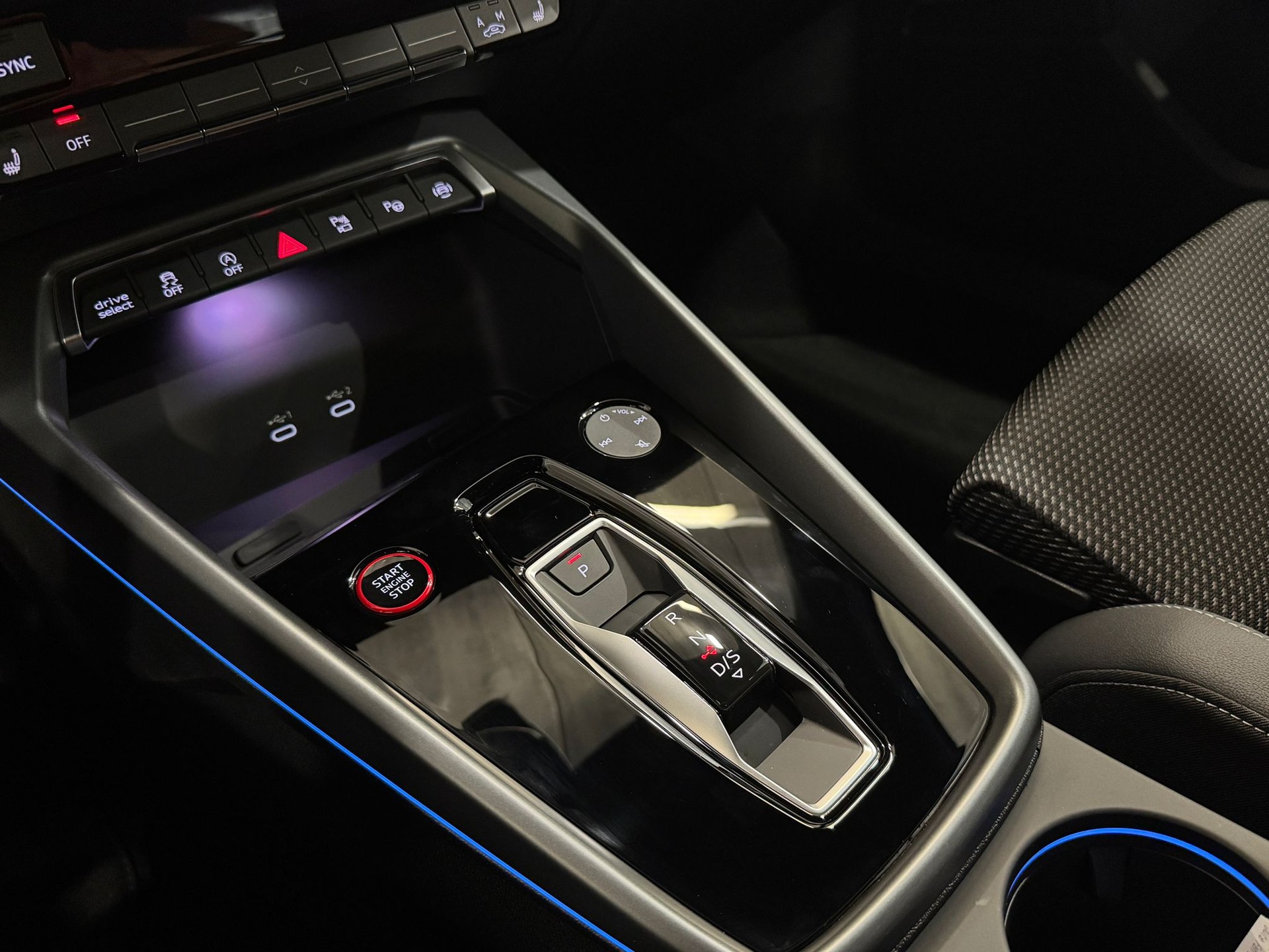AUDI S3 Sportback TFSI quattro S-tronic-image-10