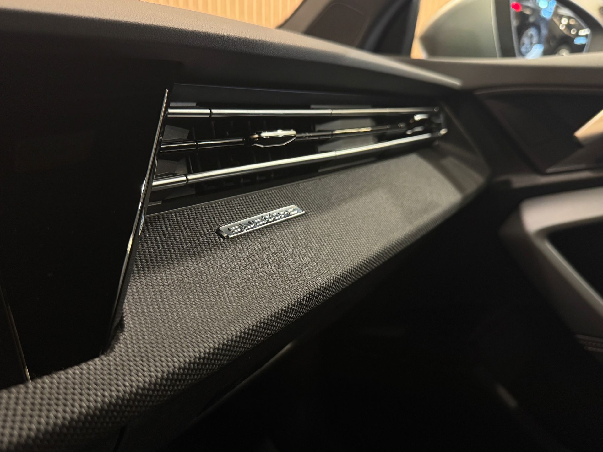 AUDI S3 Sportback TFSI quattro S-tronic-image-11