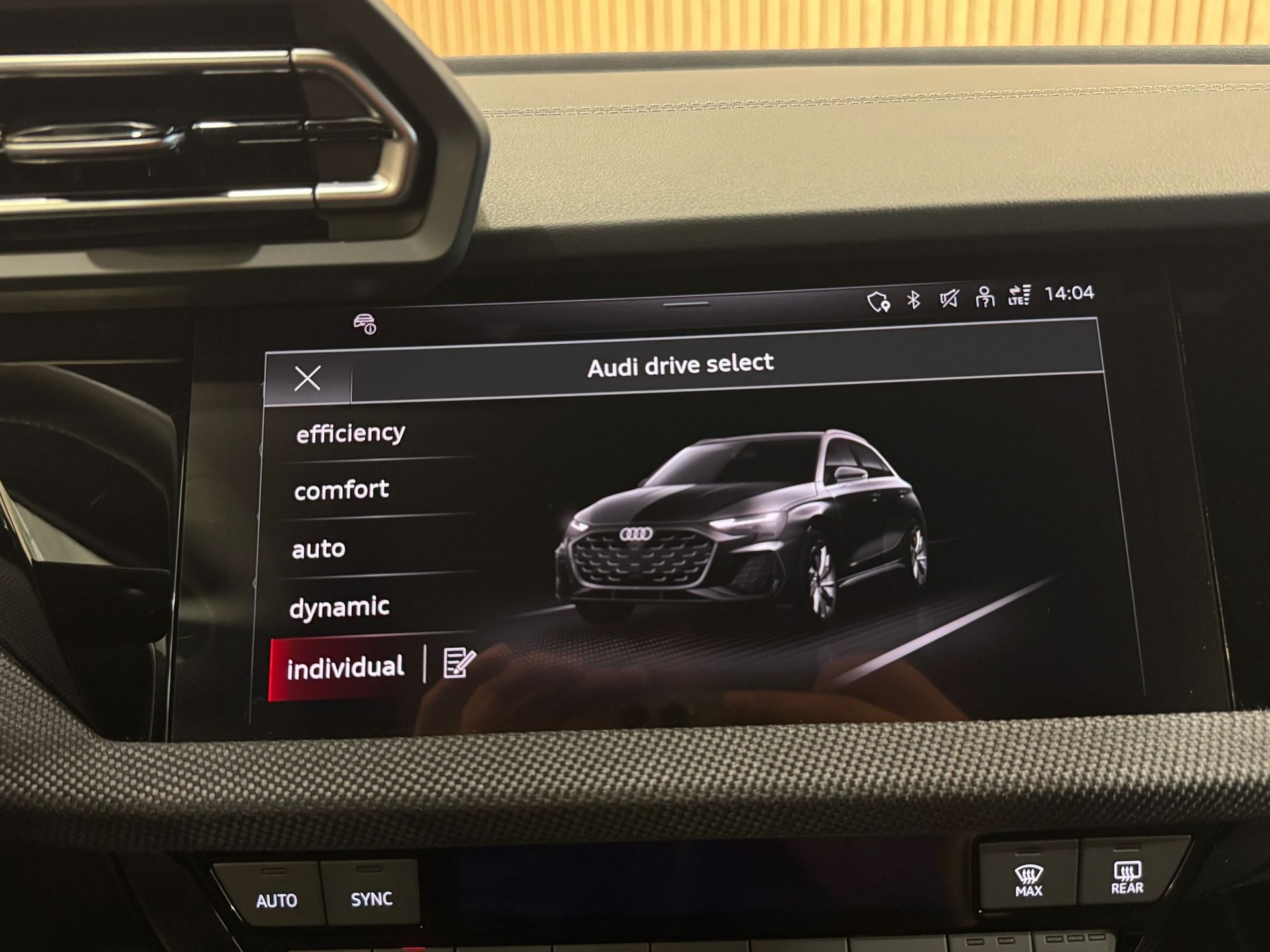 AUDI S3 Sportback TFSI quattro S-tronic-image-14