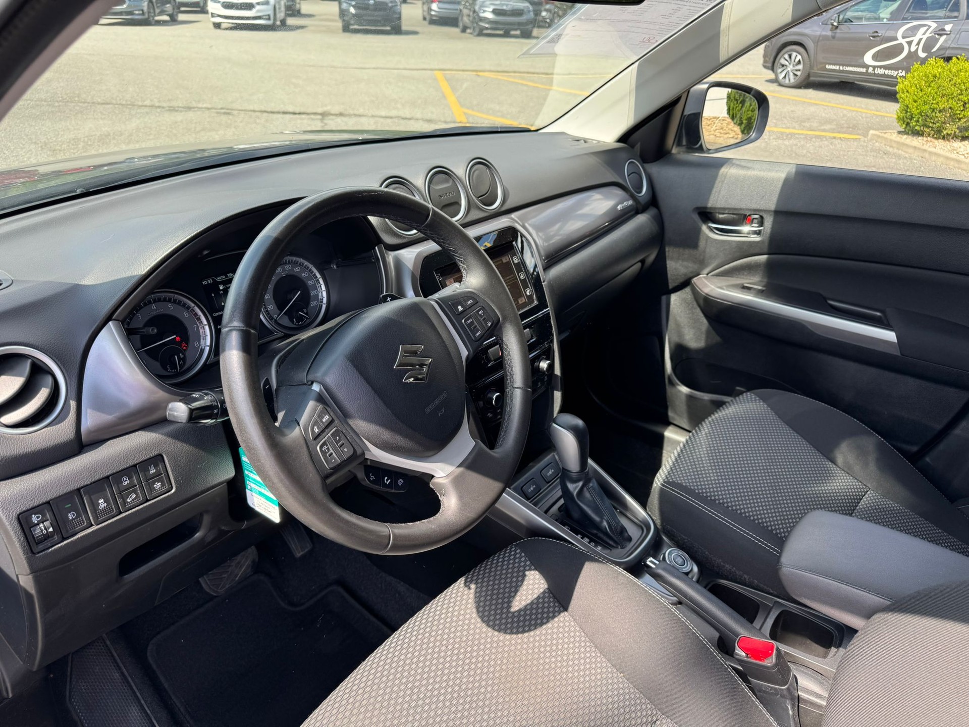 SUZUKI Vitara 1.4 Boosterjet Compact + Automatic-image-9