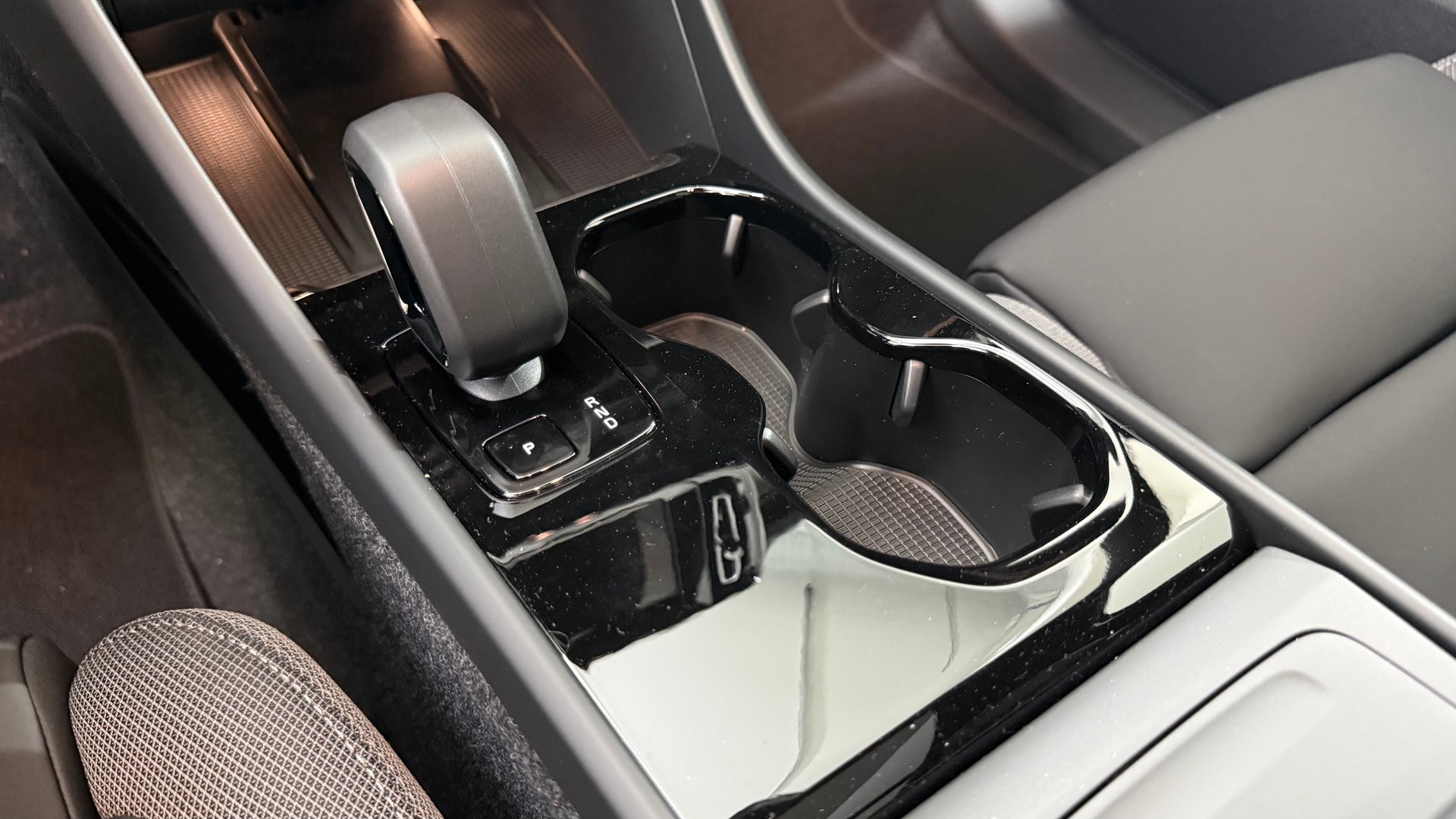 VOLVO EX40 Twin Ultra AWD-image-14