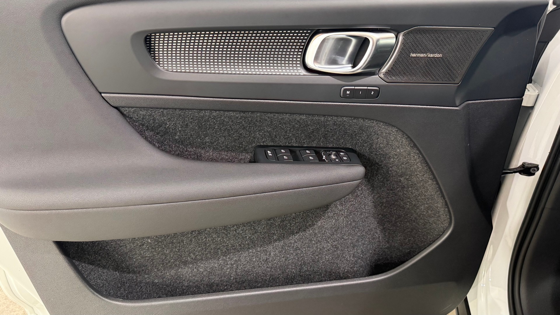 VOLVO EX40 Twin Ultra AWD-image-10